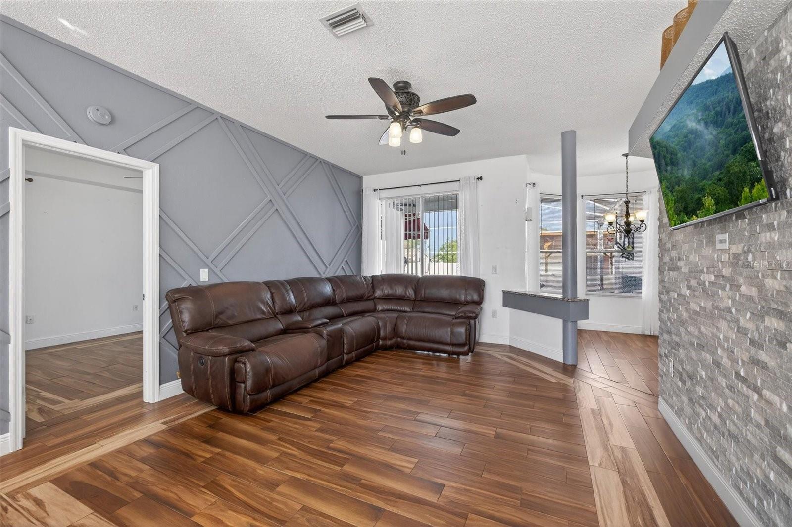 Image 13 of 54 For 4613 Mariner Boulevard