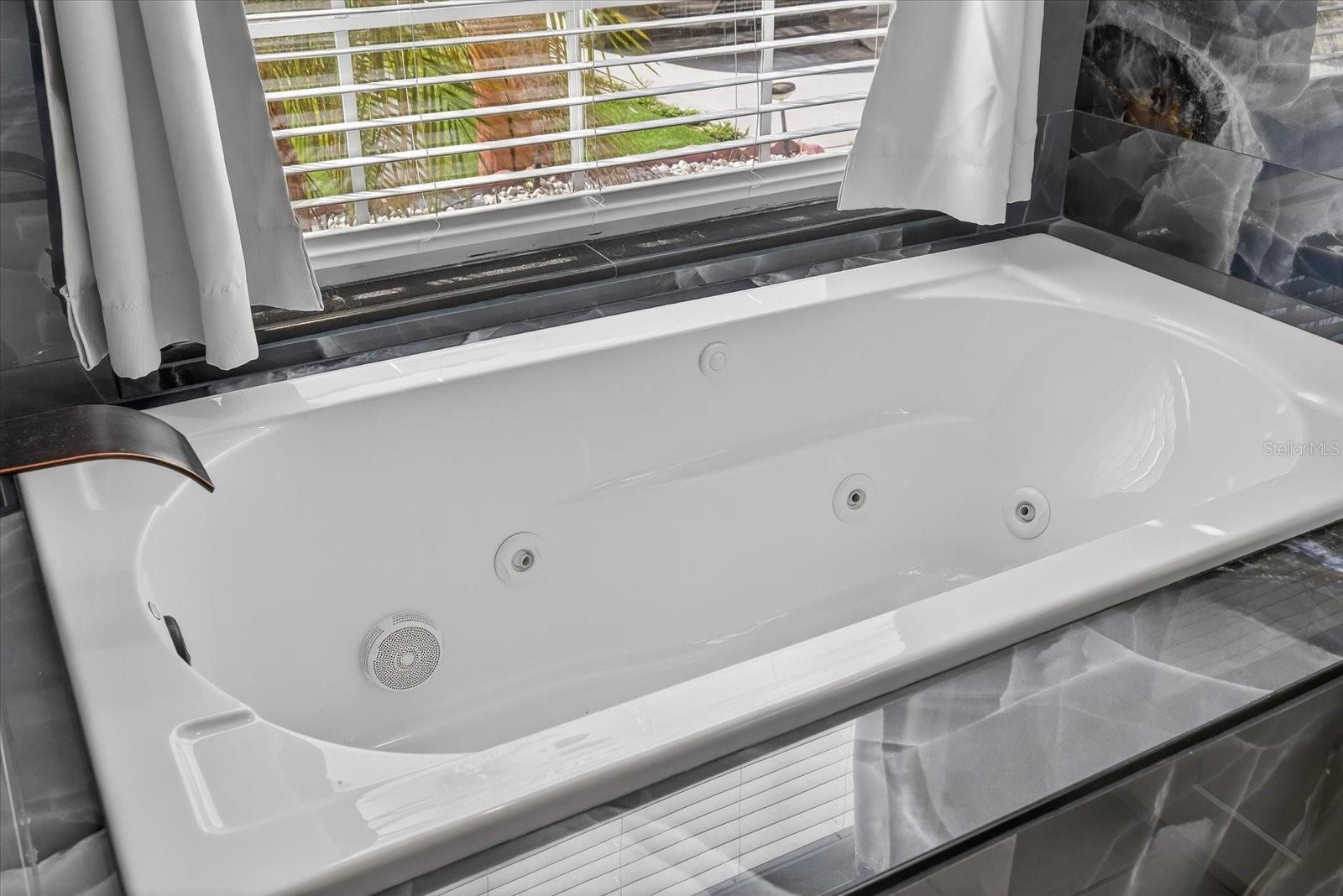 Image 20 of 54 For 4613 Mariner Boulevard