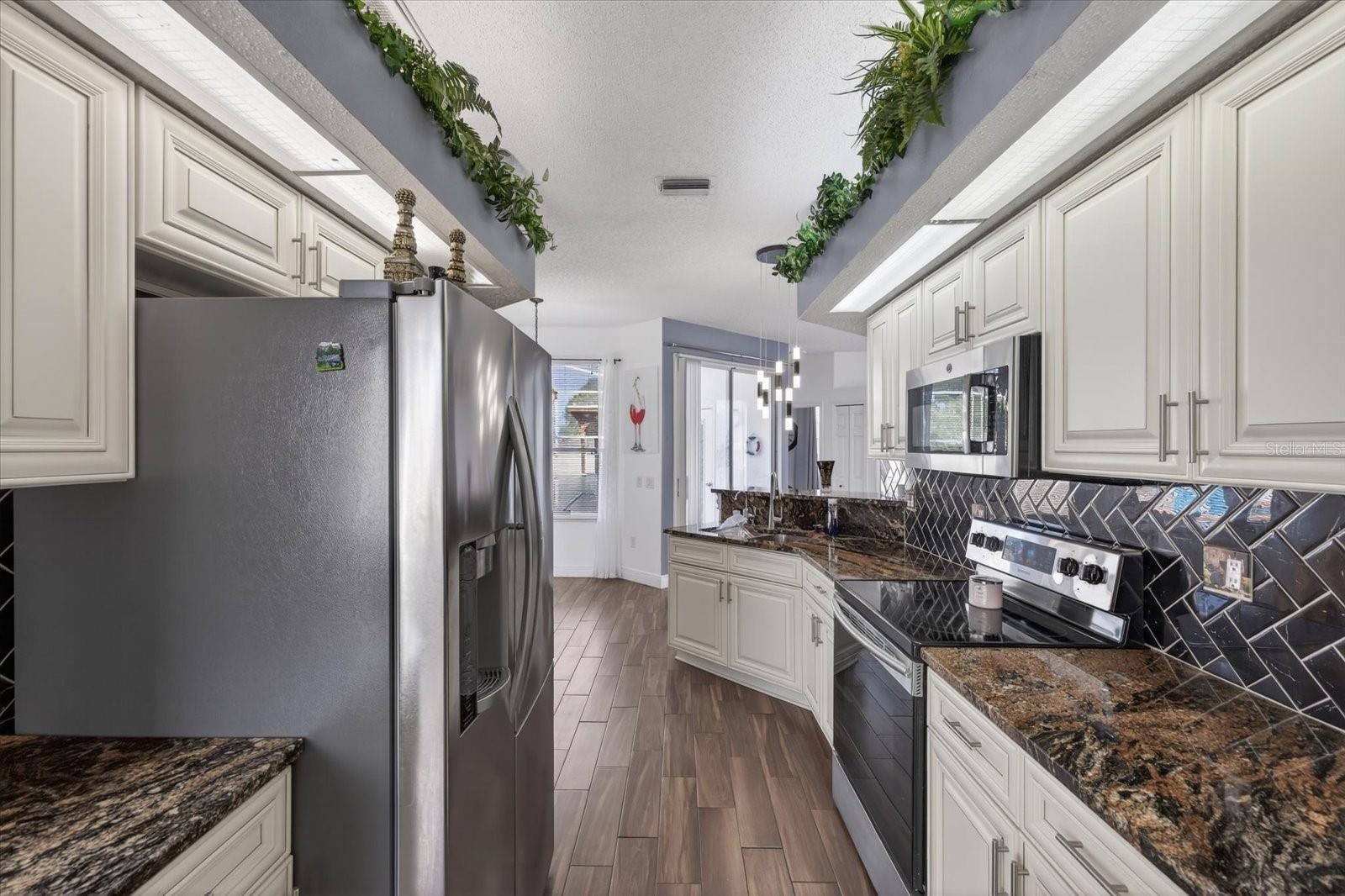 Image 26 of 54 For 4613 Mariner Boulevard