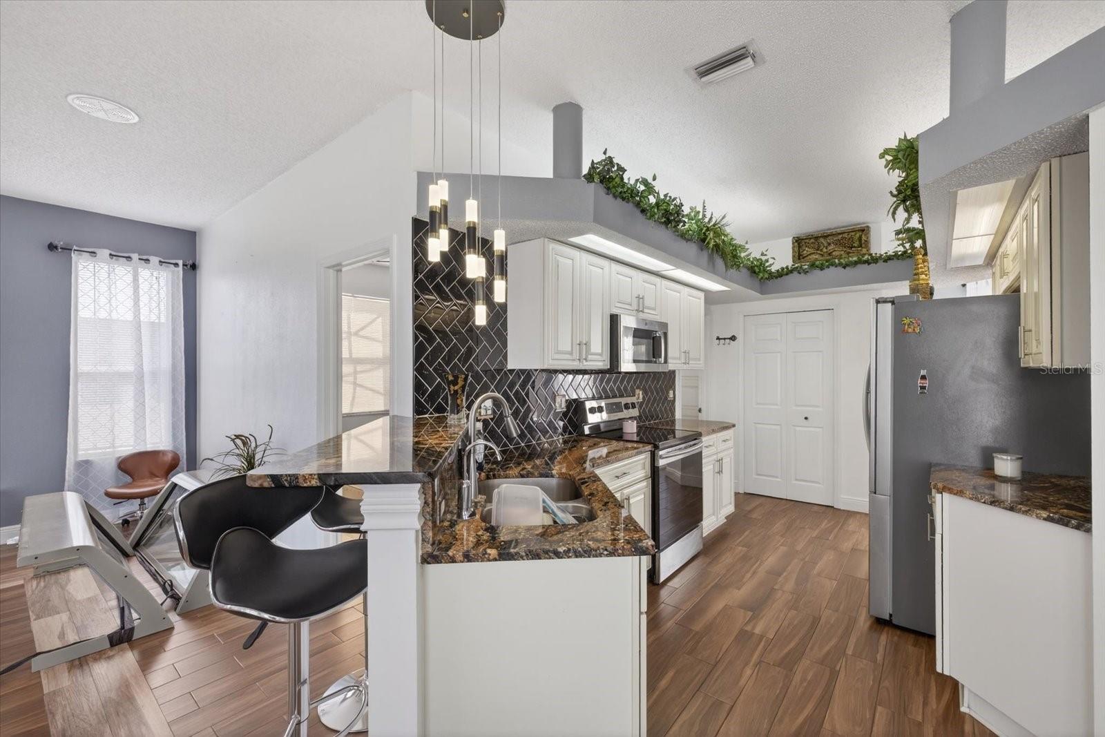 Image 28 of 54 For 4613 Mariner Boulevard