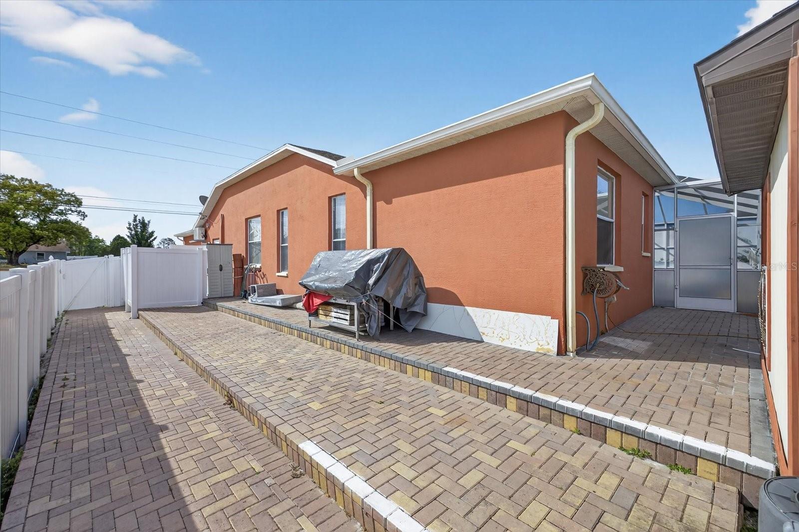 Image 46 of 54 For 4613 Mariner Boulevard