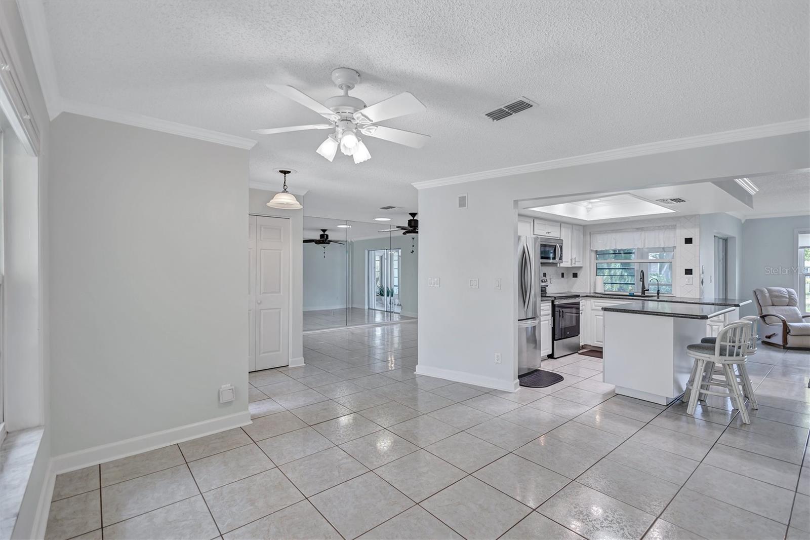 Listing photo id 8 for 1735 Aberdeen Court