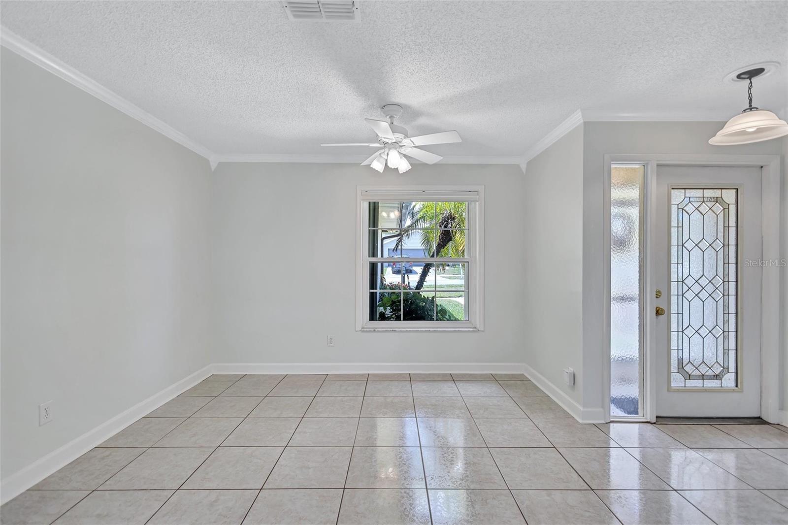 Listing photo id 9 for 1735 Aberdeen Court