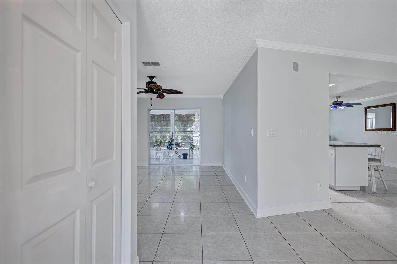 Listing photo id 10 for 1735 Aberdeen Court