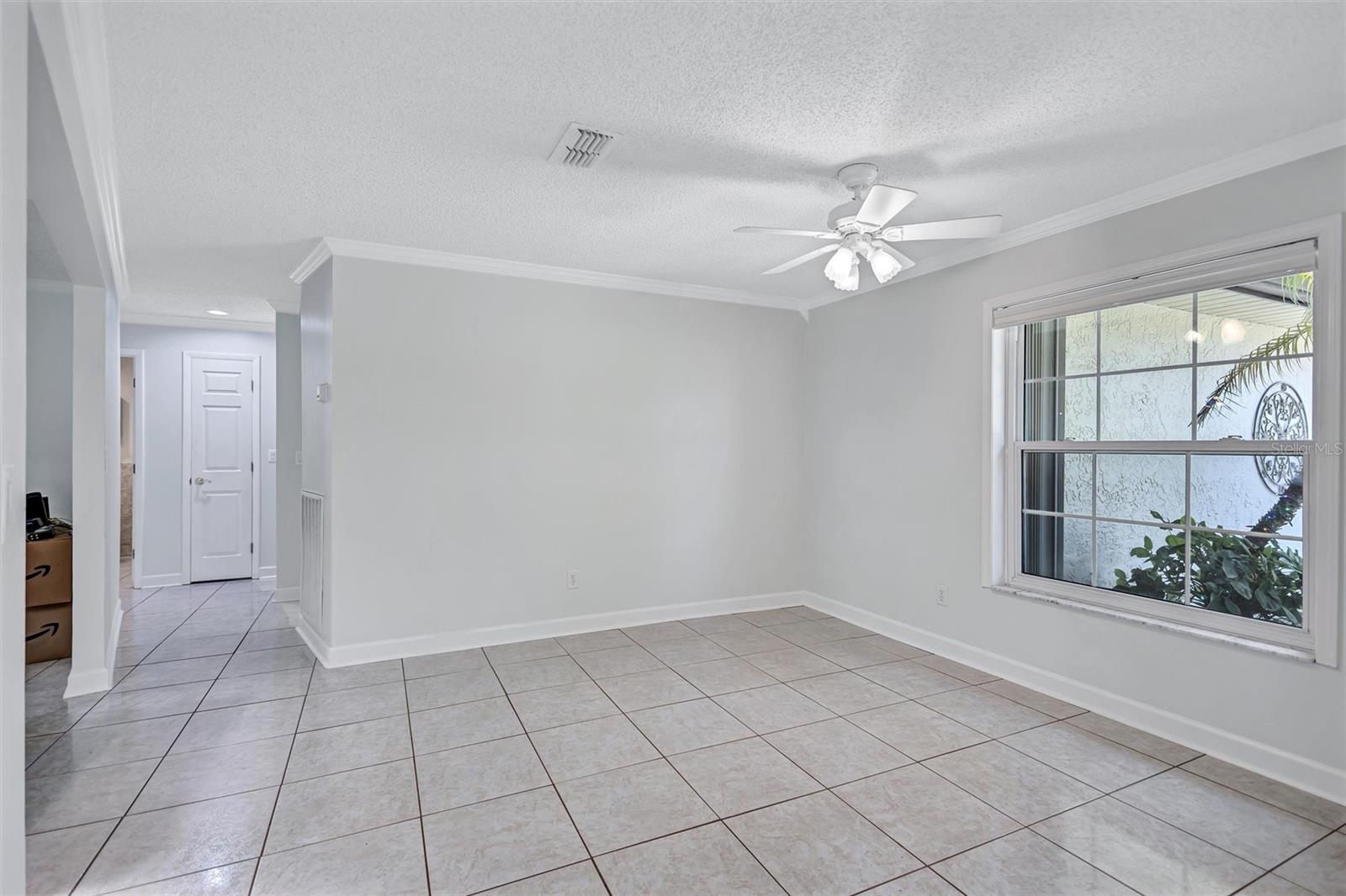 Listing photo id 11 for 1735 Aberdeen Court