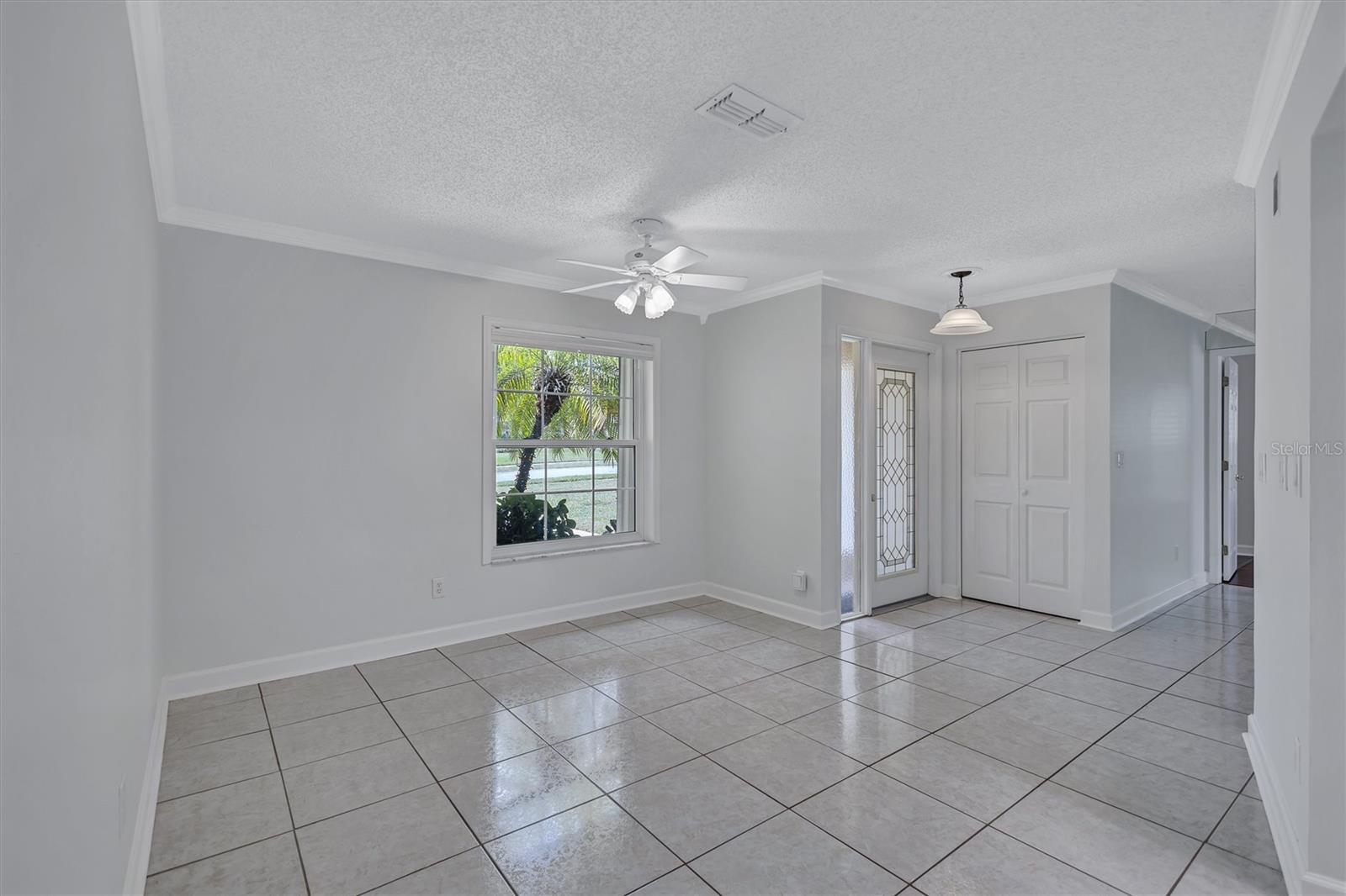 Listing photo id 12 for 1735 Aberdeen Court