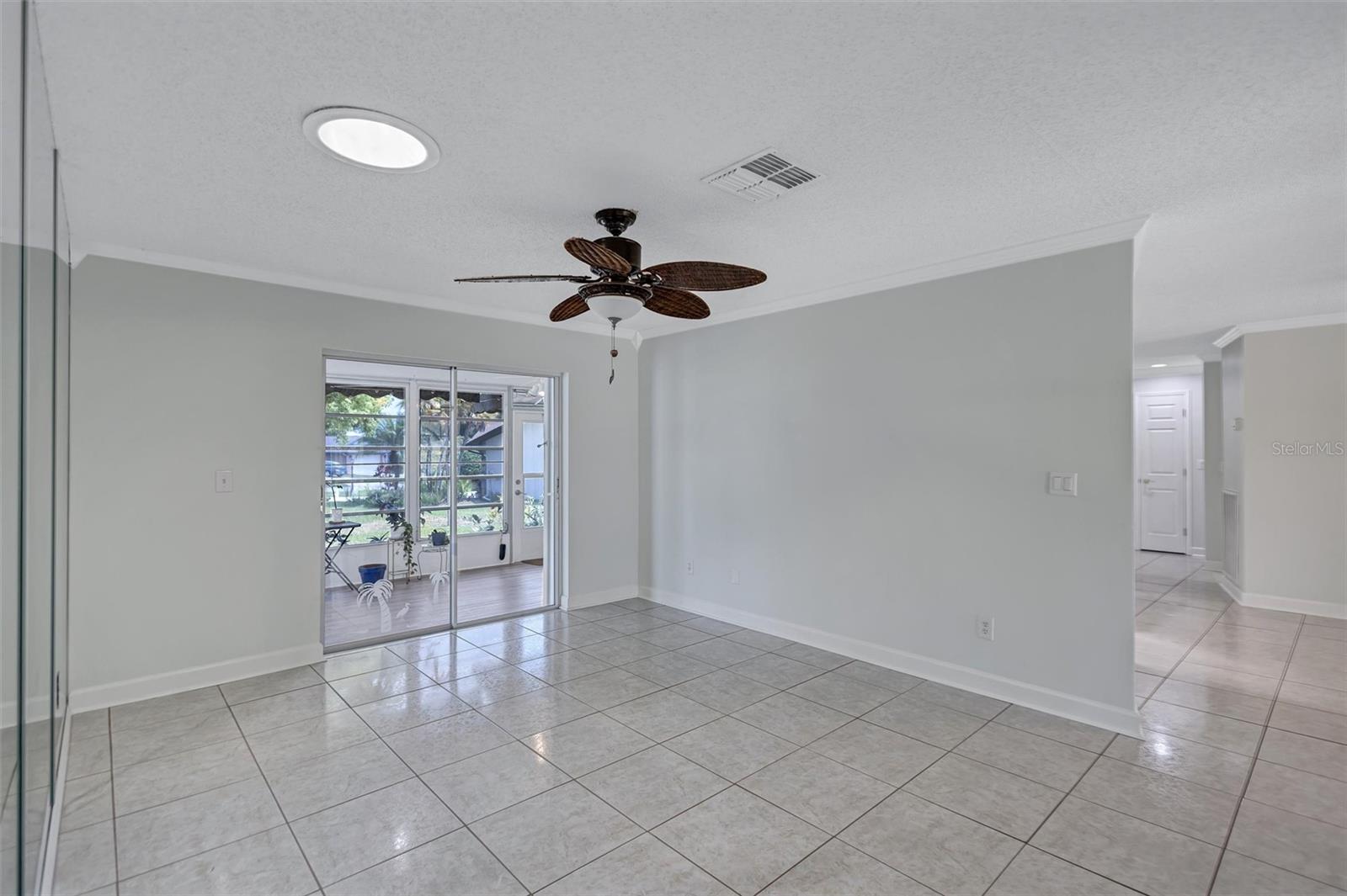 Listing photo id 18 for 1735 Aberdeen Court