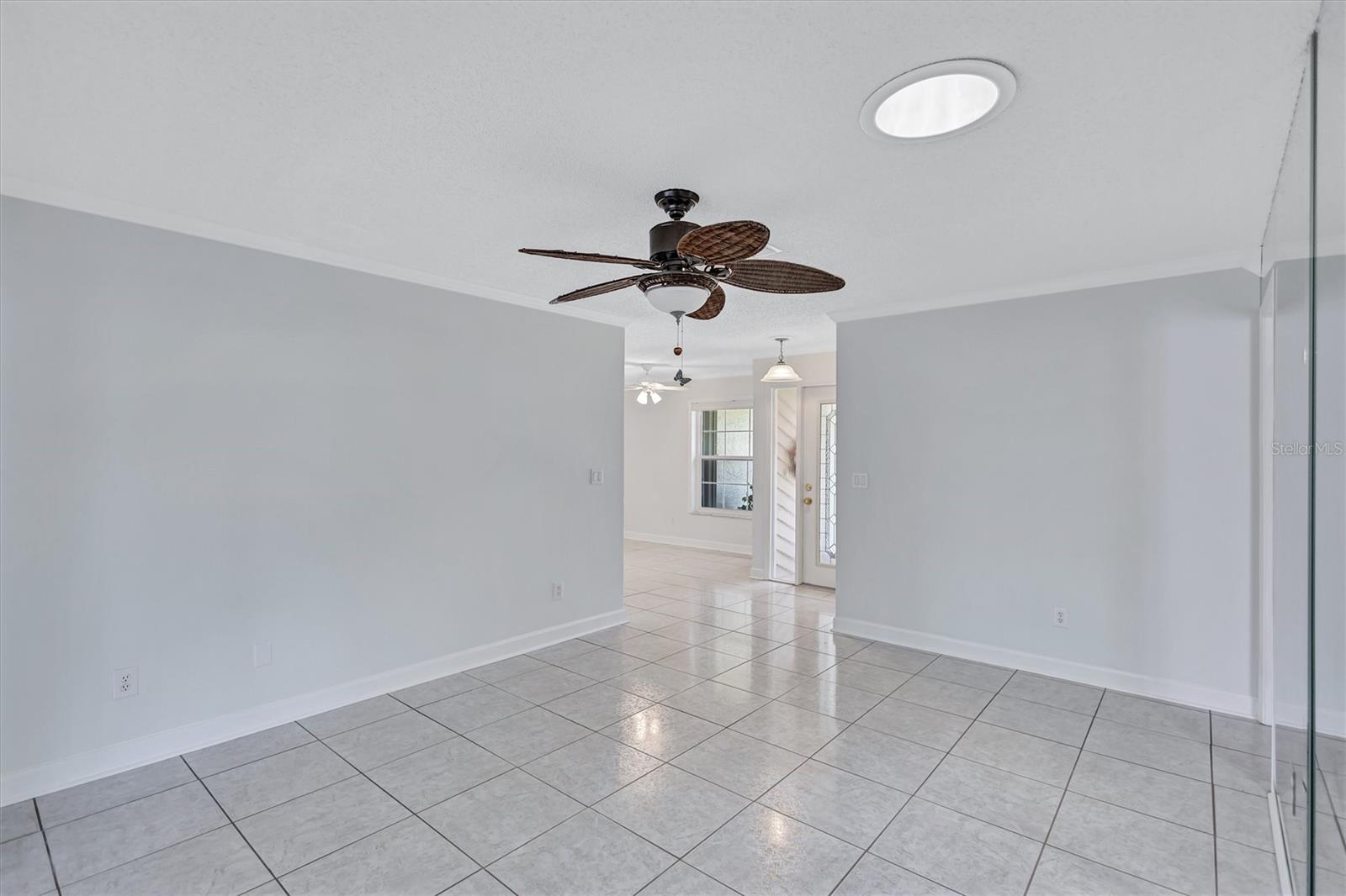 Listing photo id 19 for 1735 Aberdeen Court