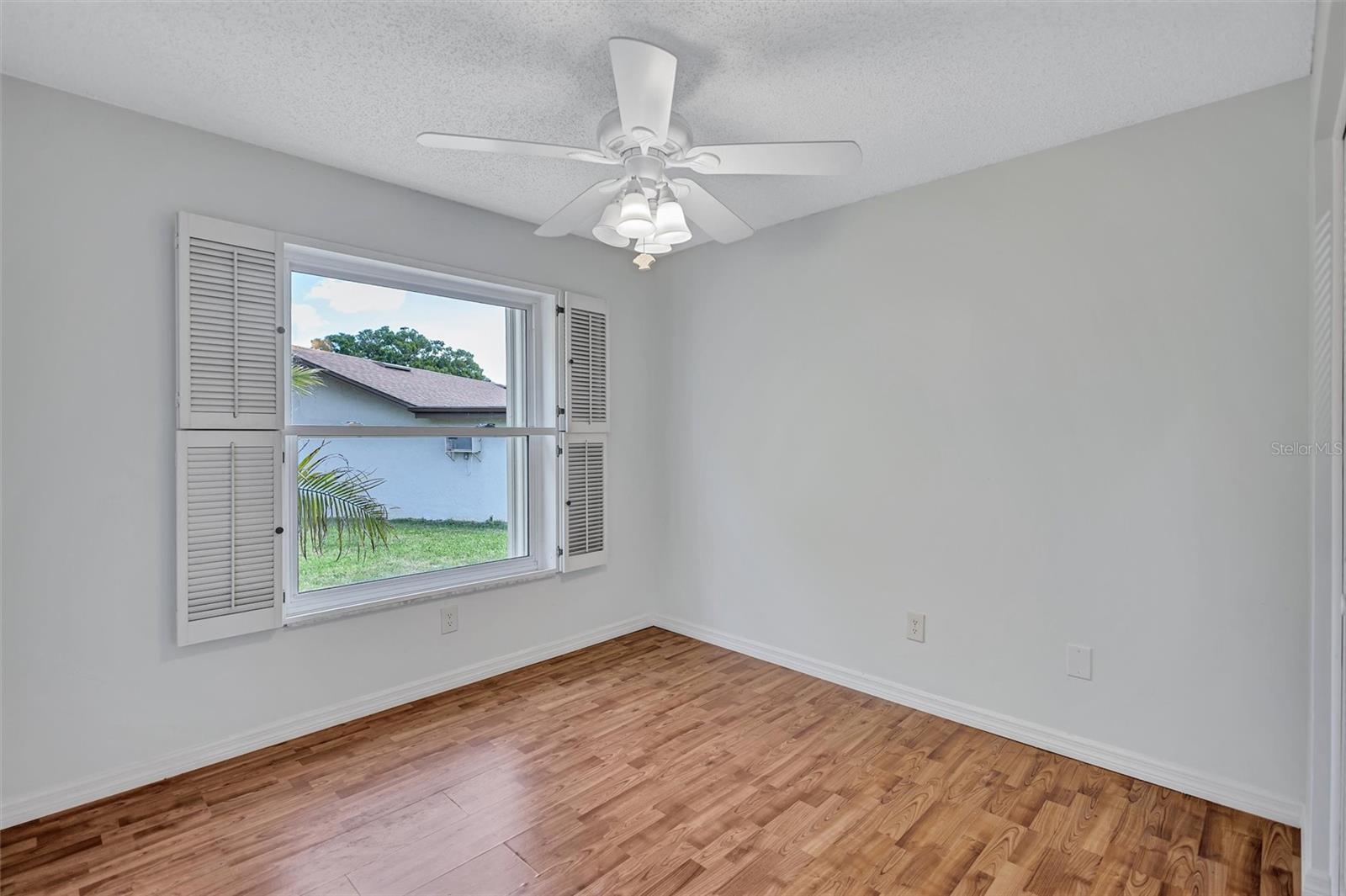 Listing photo id 21 for 1735 Aberdeen Court