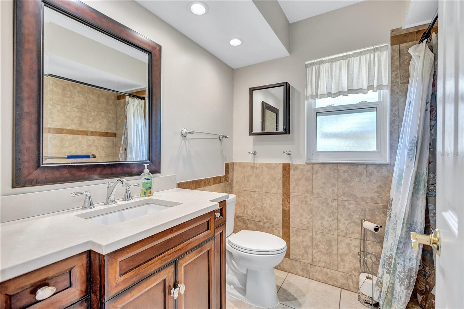 Listing photo id 24 for 1735 Aberdeen Court