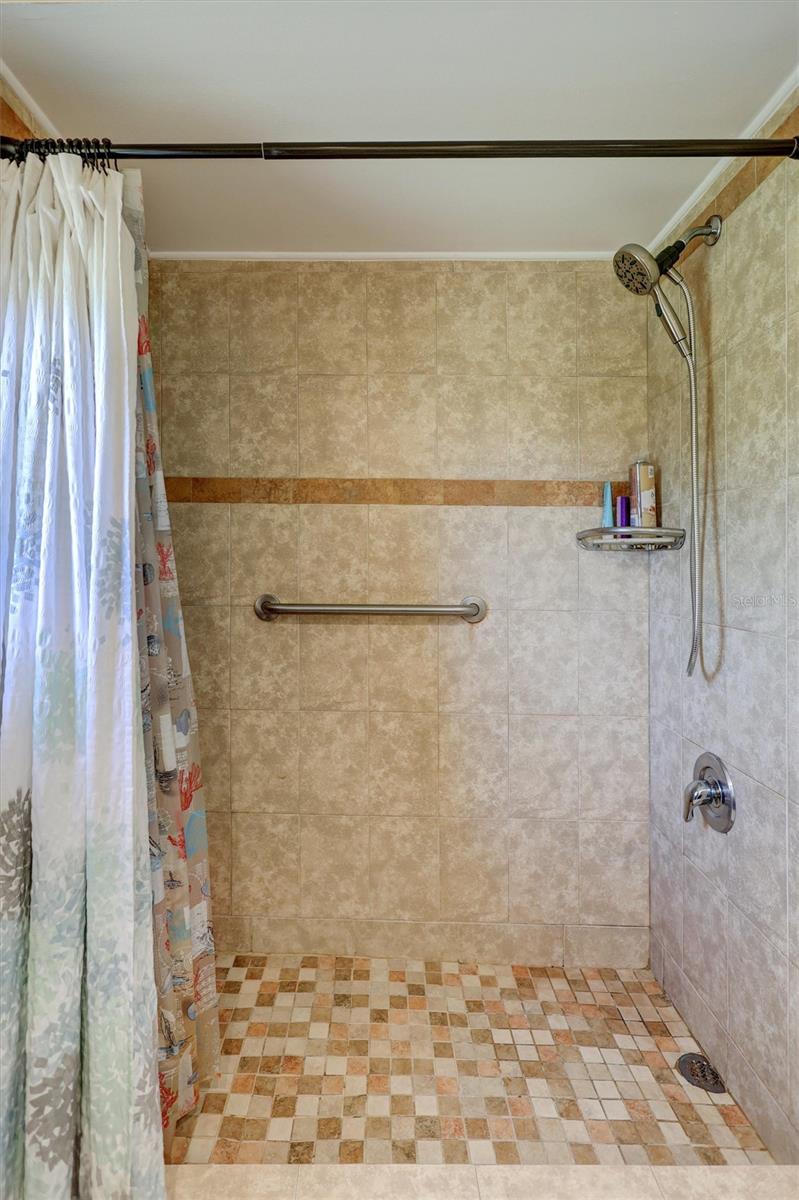 Listing photo id 26 for 1735 Aberdeen Court