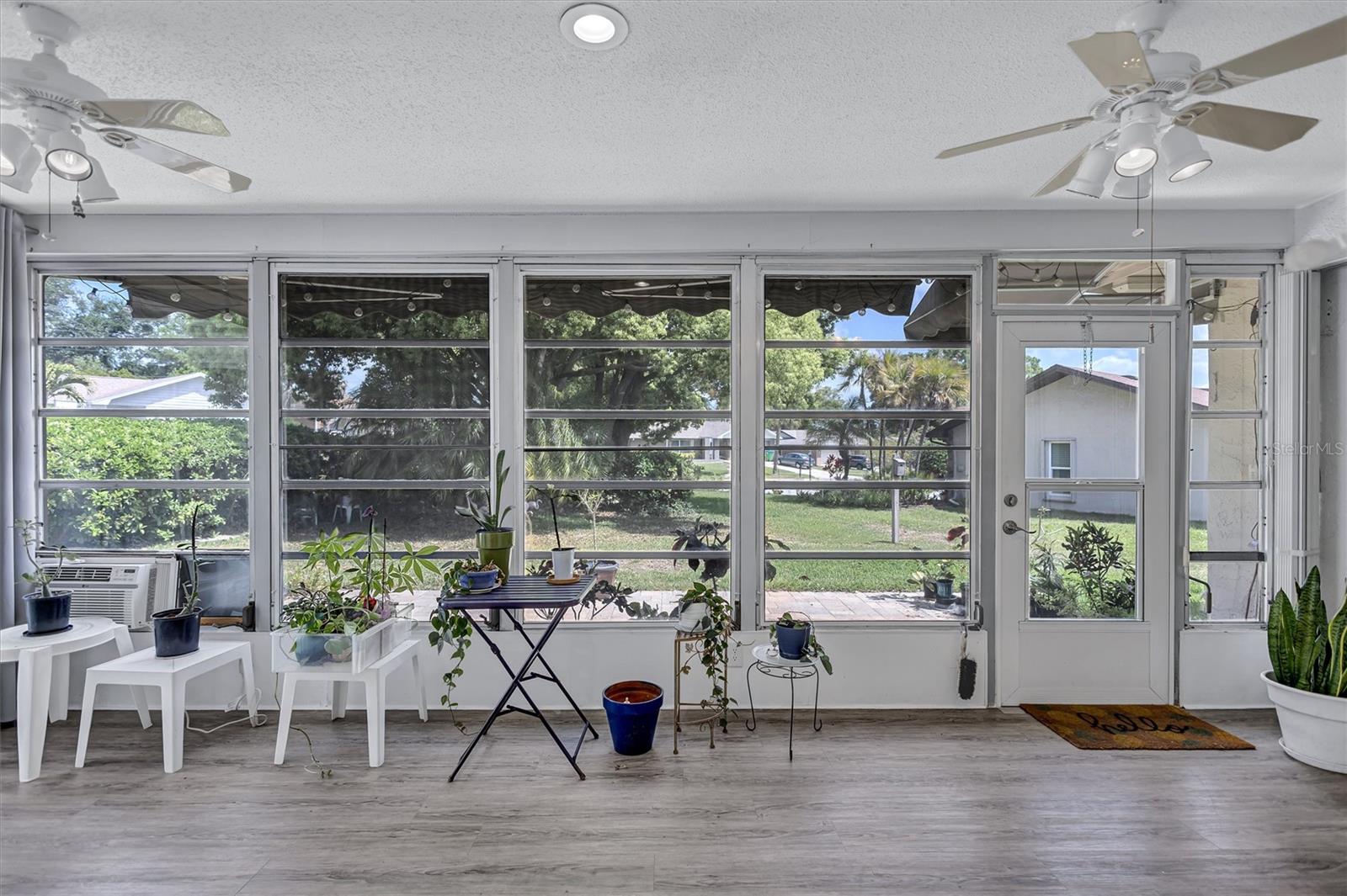 Listing photo id 28 for 1735 Aberdeen Court