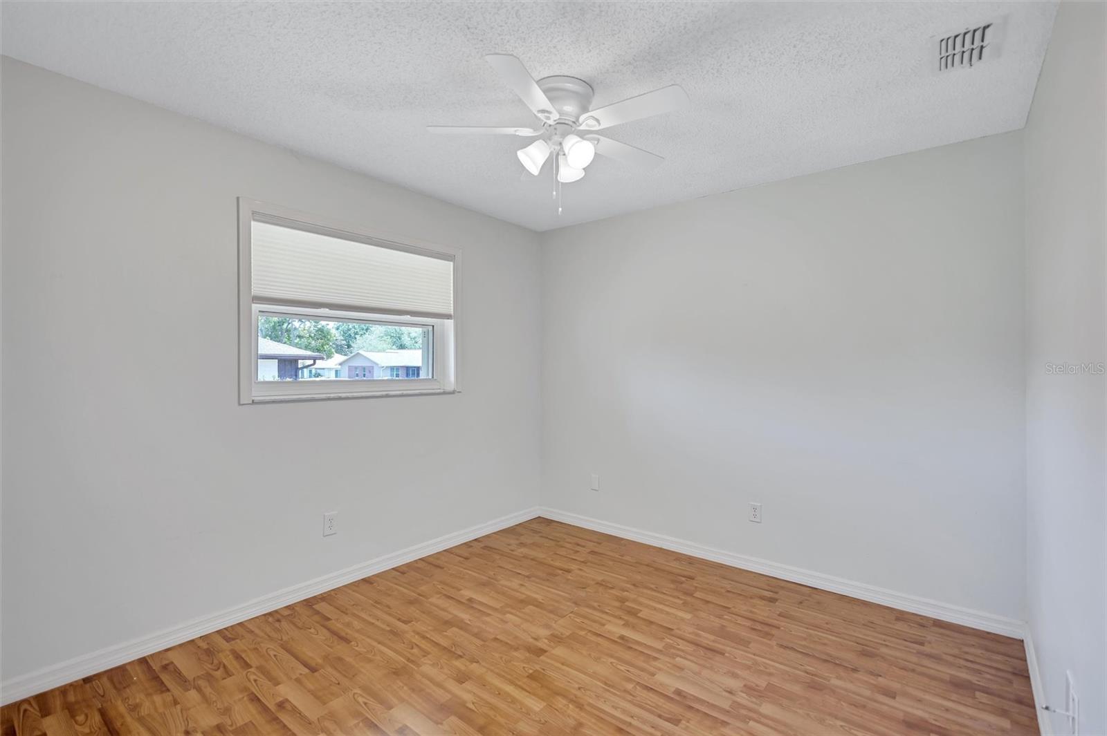 Listing photo id 30 for 1735 Aberdeen Court