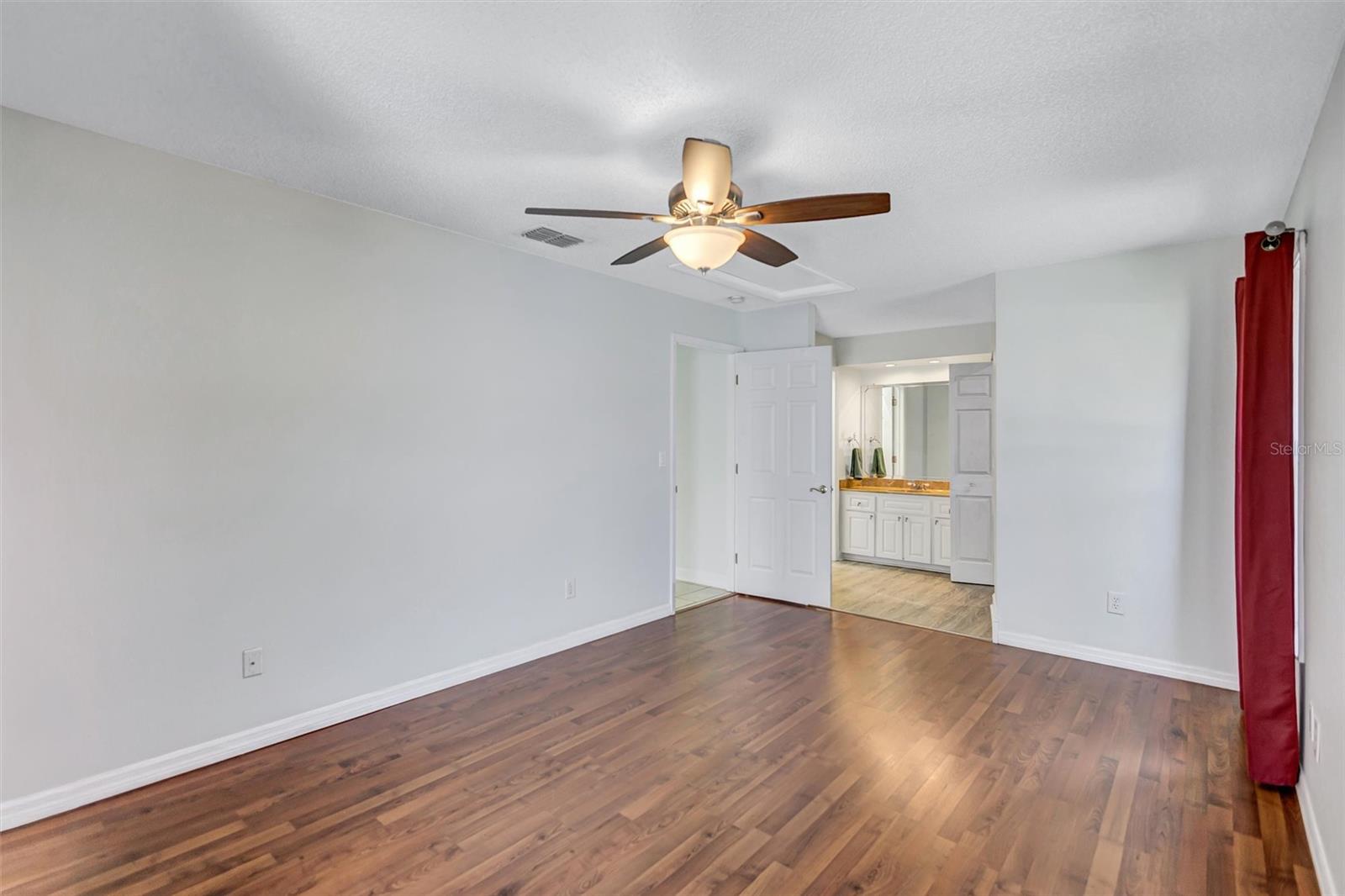 Listing photo id 33 for 1735 Aberdeen Court