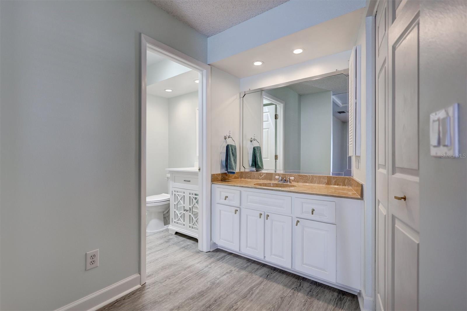 Listing photo id 34 for 1735 Aberdeen Court