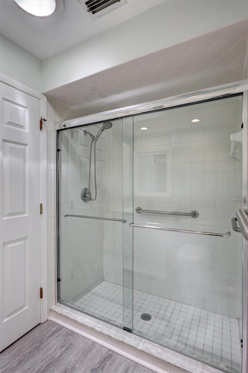 Listing photo id 36 for 1735 Aberdeen Court