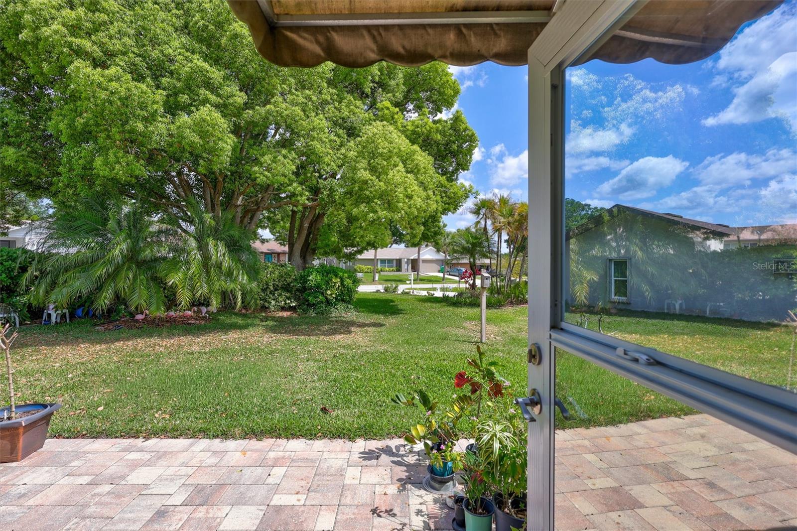 Listing photo id 41 for 1735 Aberdeen Court