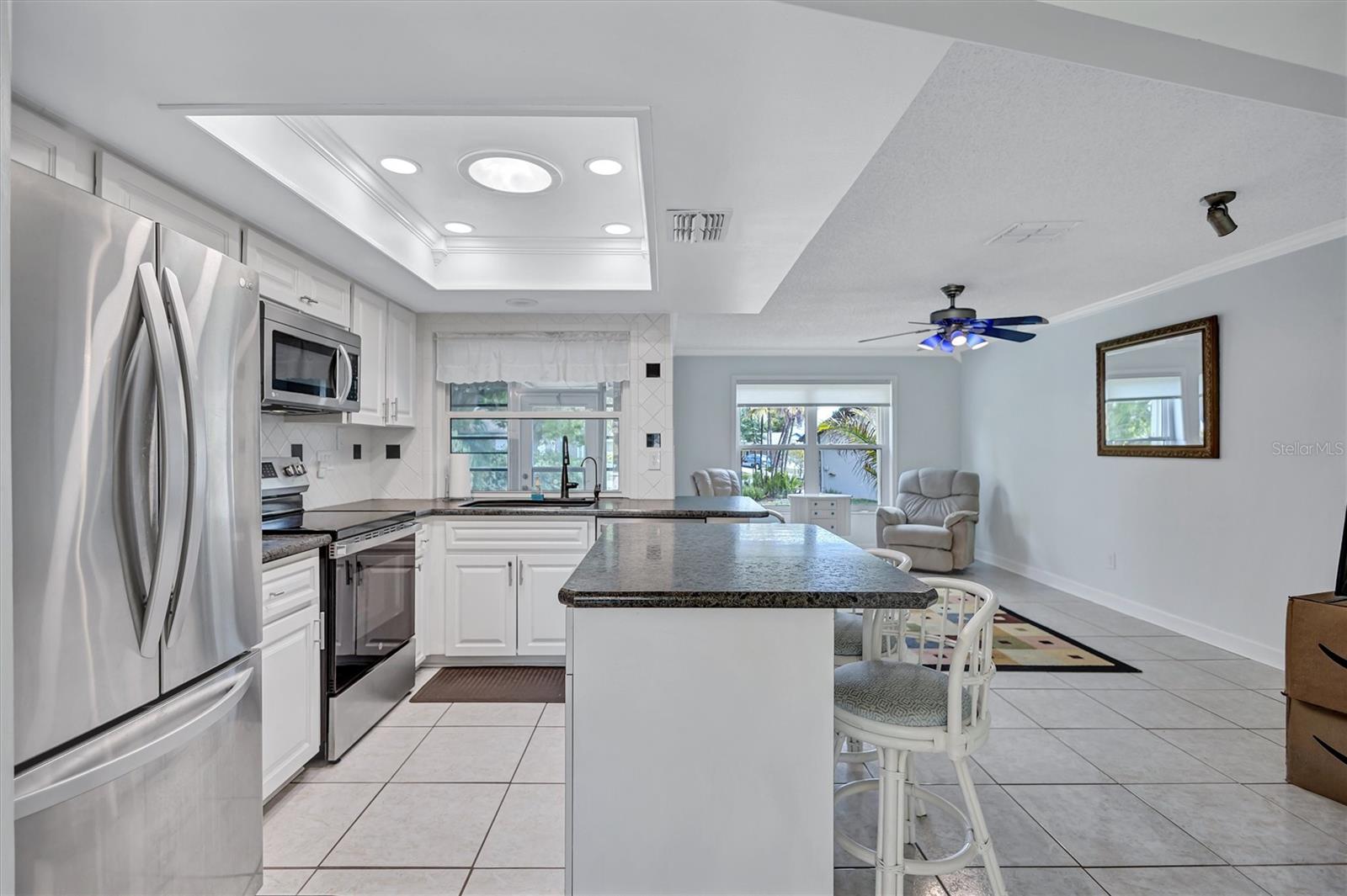 Listing photo id 3 for 1735 Aberdeen Court