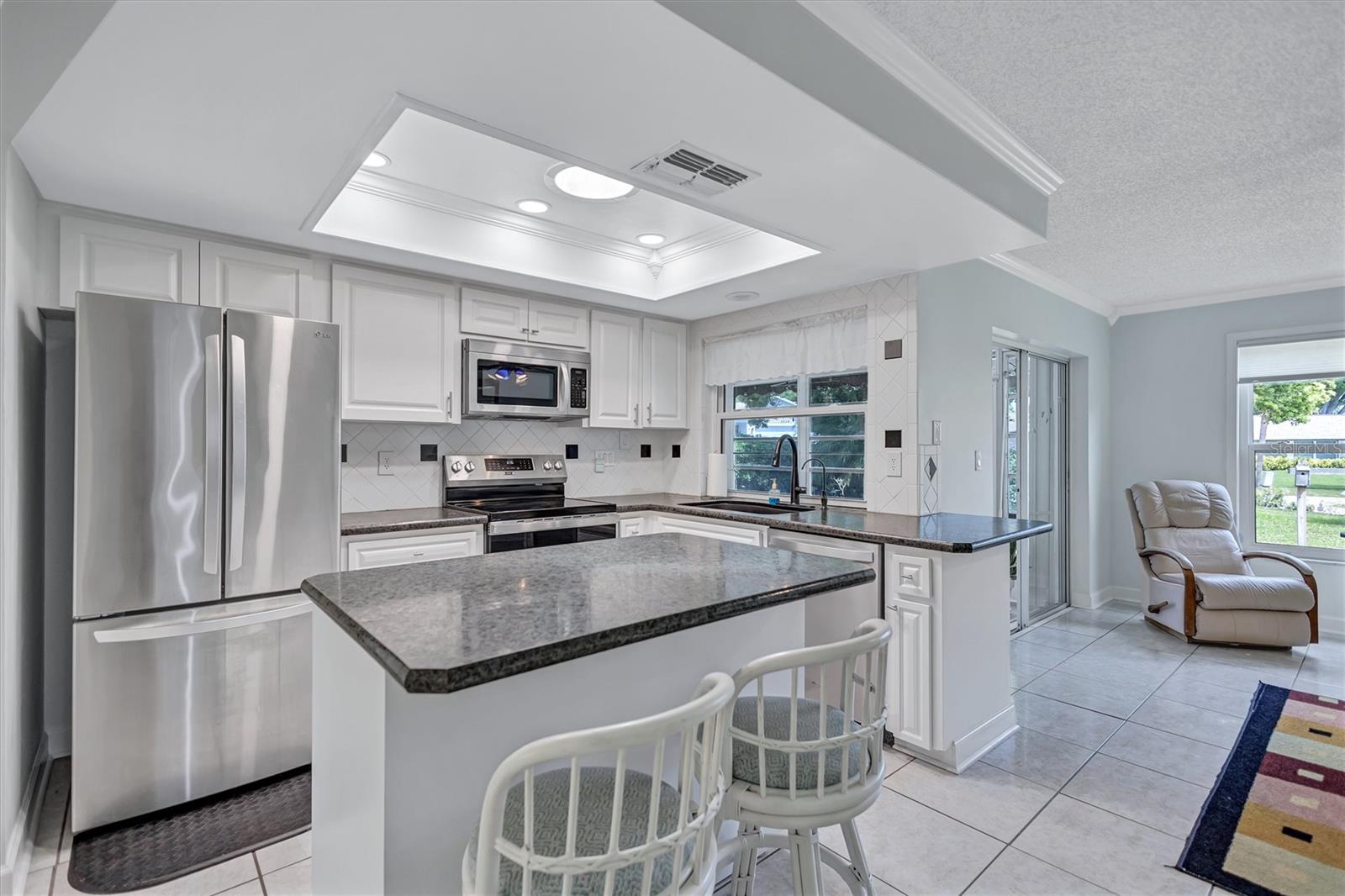 Listing photo id 4 for 1735 Aberdeen Court