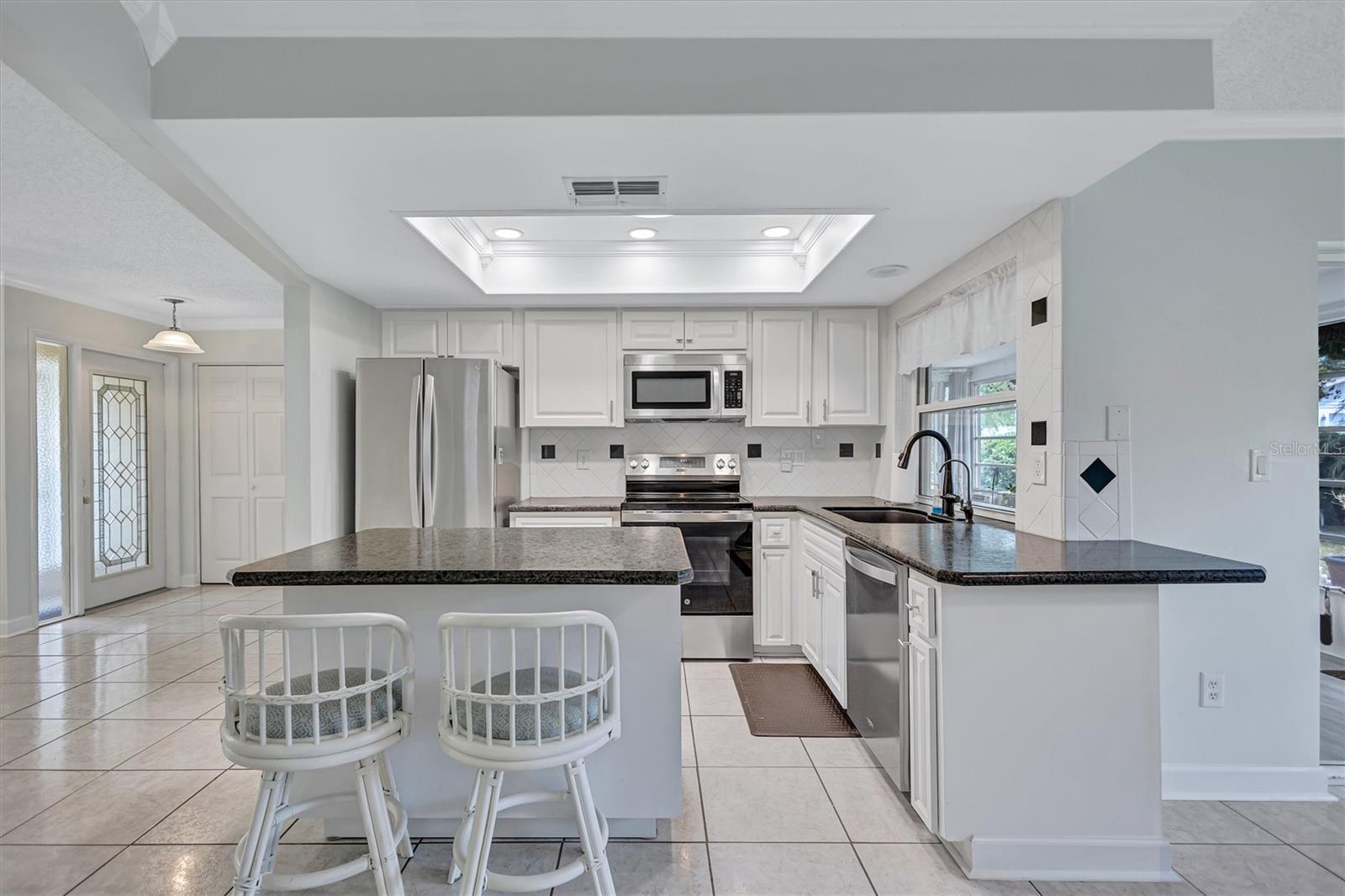 Listing photo id 5 for 1735 Aberdeen Court