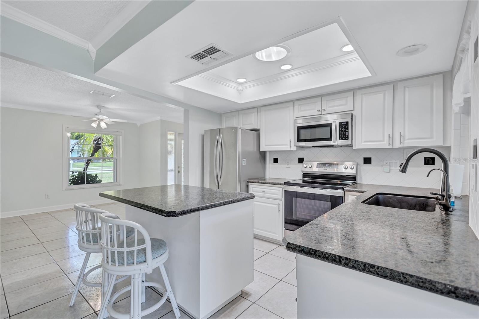 Listing photo id 6 for 1735 Aberdeen Court