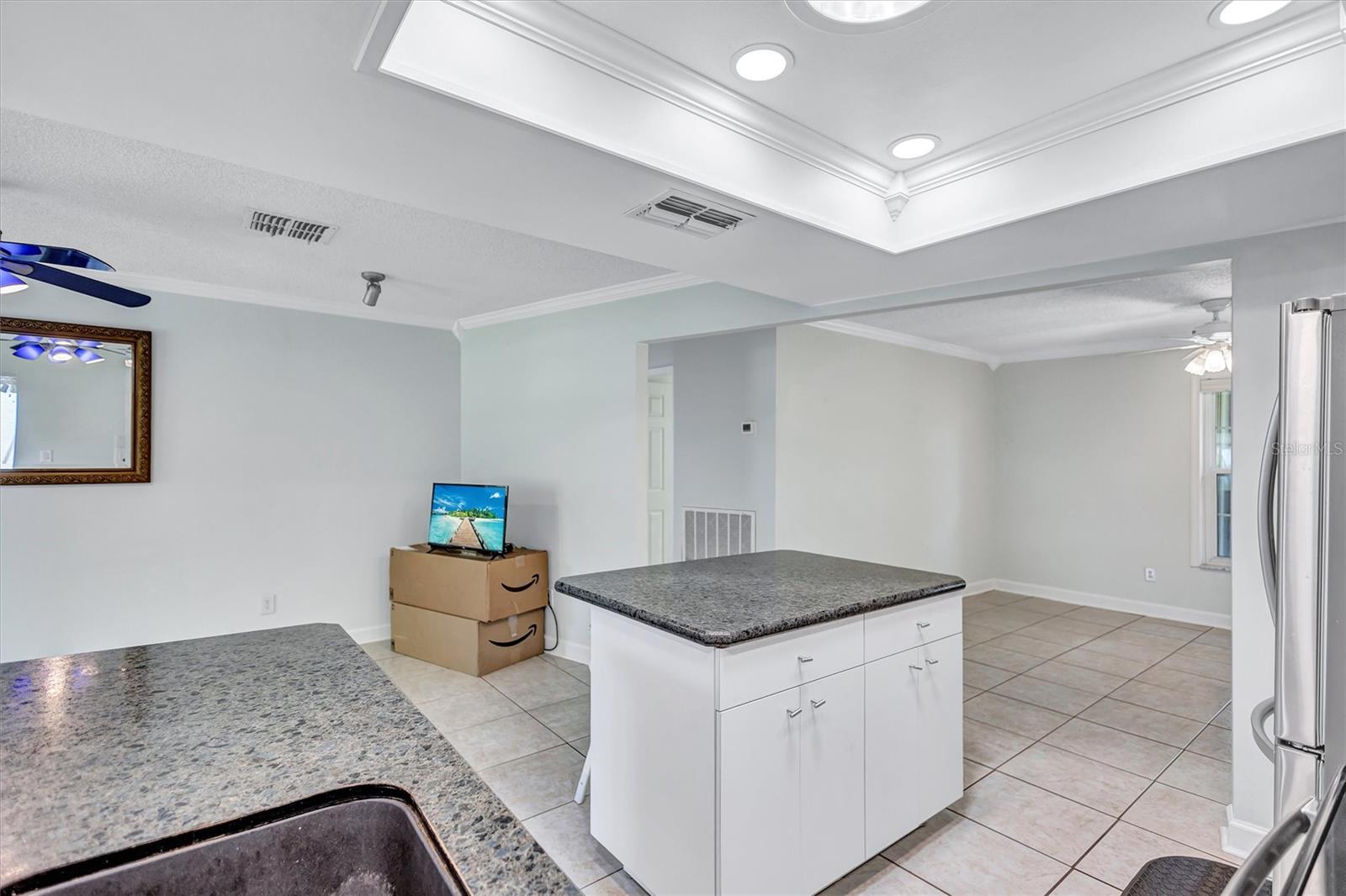 Listing photo id 7 for 1735 Aberdeen Court