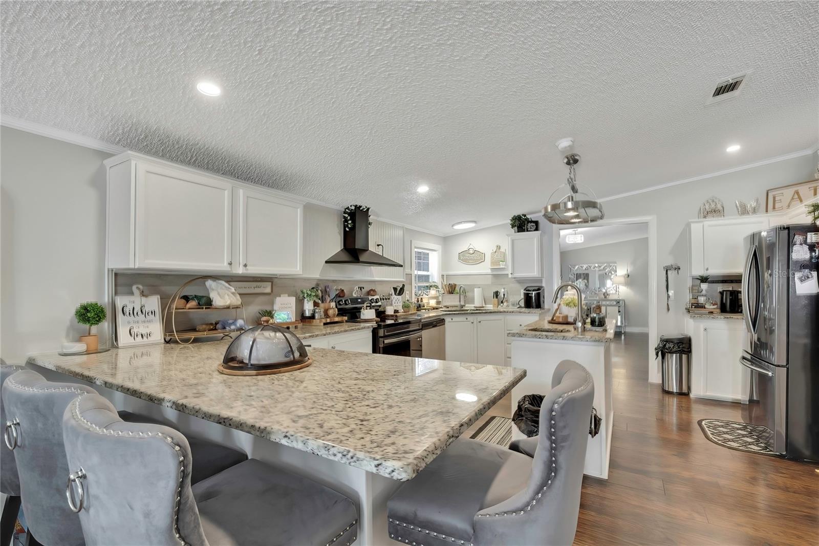 Listing photo id 11 for 6171 Lisa Point