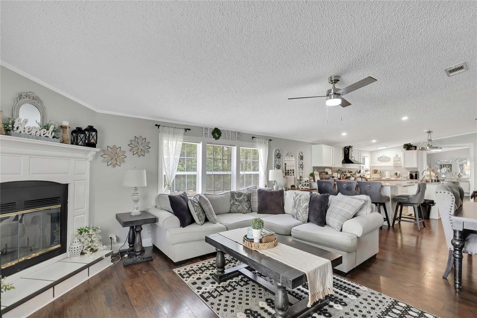 Listing photo id 13 for 6171 Lisa Point