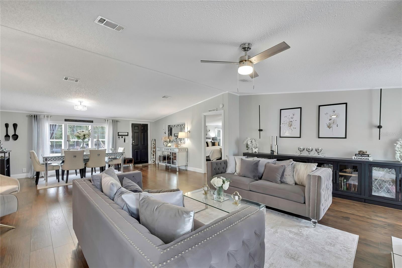 Listing photo id 0 for 6171 Lisa Point