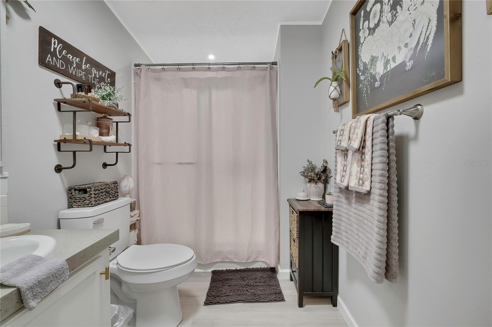 Listing photo id 23 for 6171 Lisa Point