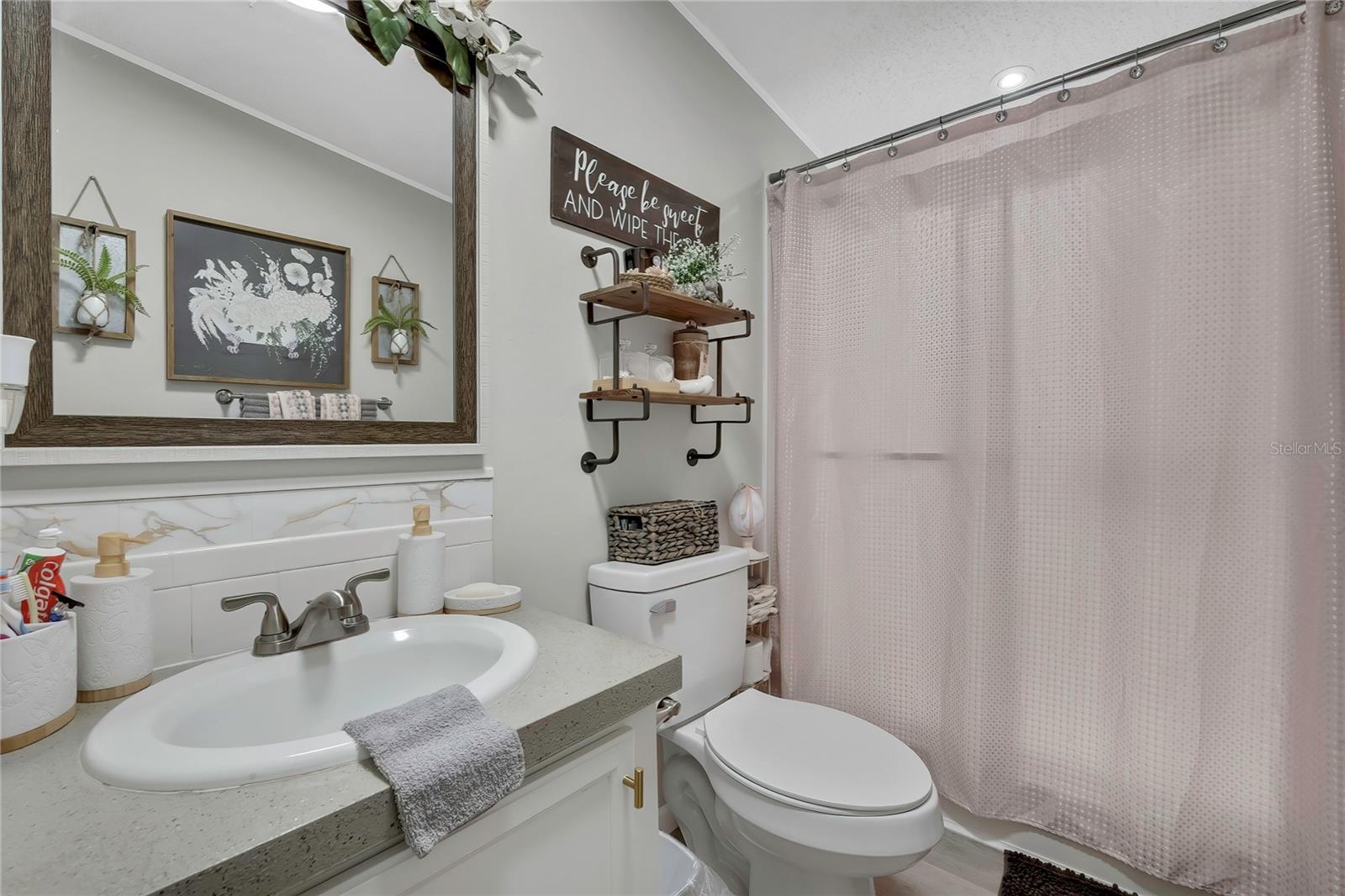 Listing photo id 24 for 6171 Lisa Point