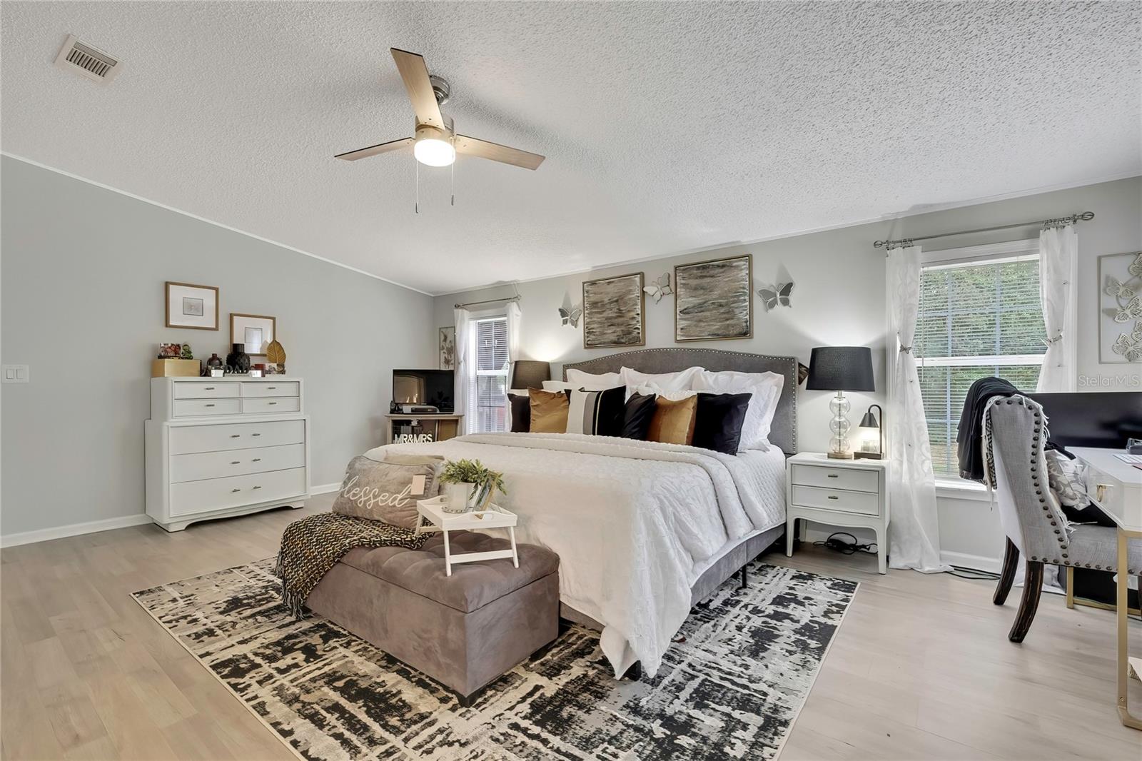 Listing photo id 27 for 6171 Lisa Point