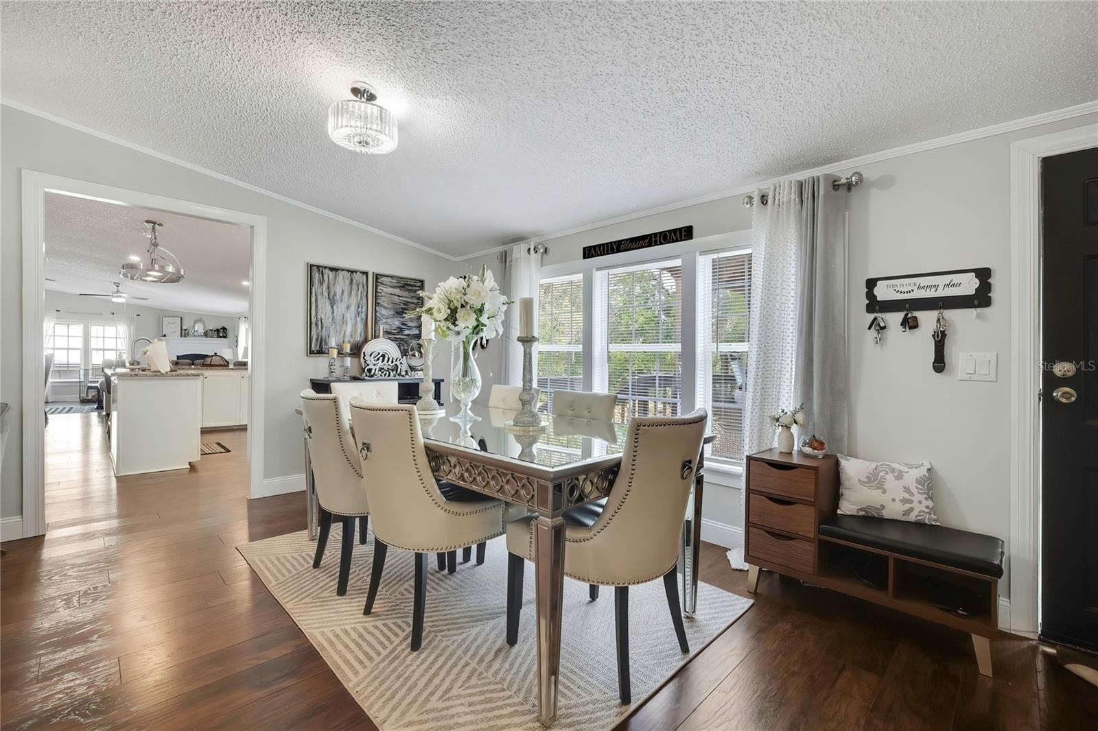 Listing photo id 5 for 6171 Lisa Point