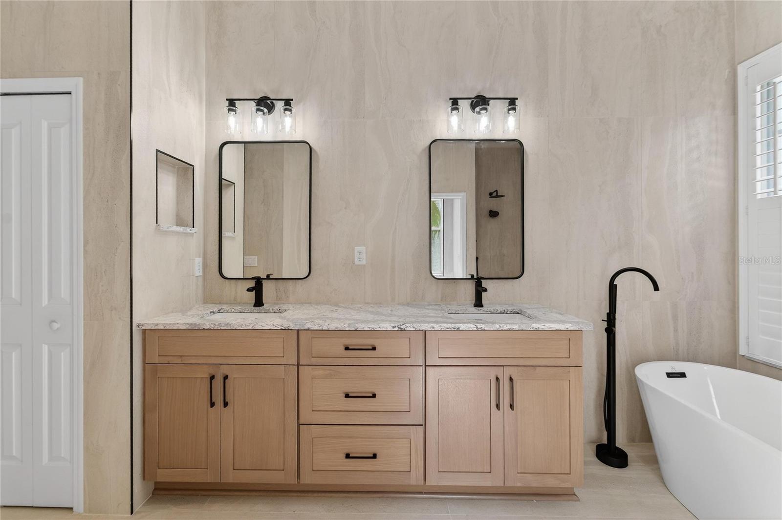 Listing photo id 23 for 5608 Osprey Park Place