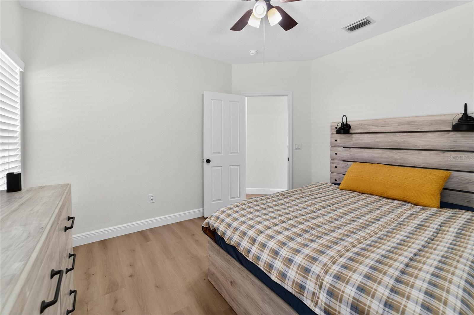 Listing photo id 32 for 5608 Osprey Park Place