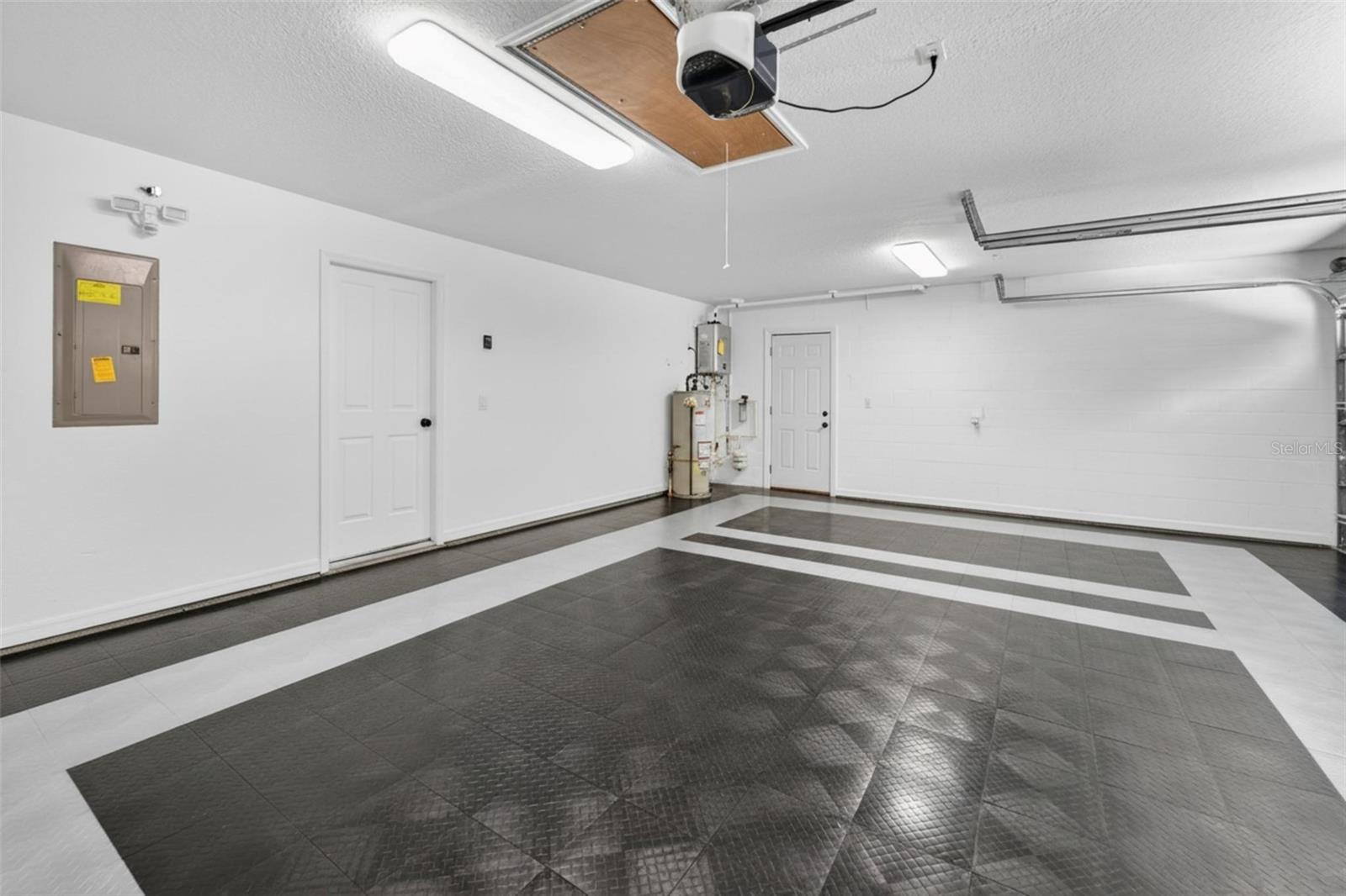 Listing photo id 2 for 5608 Osprey Park Place