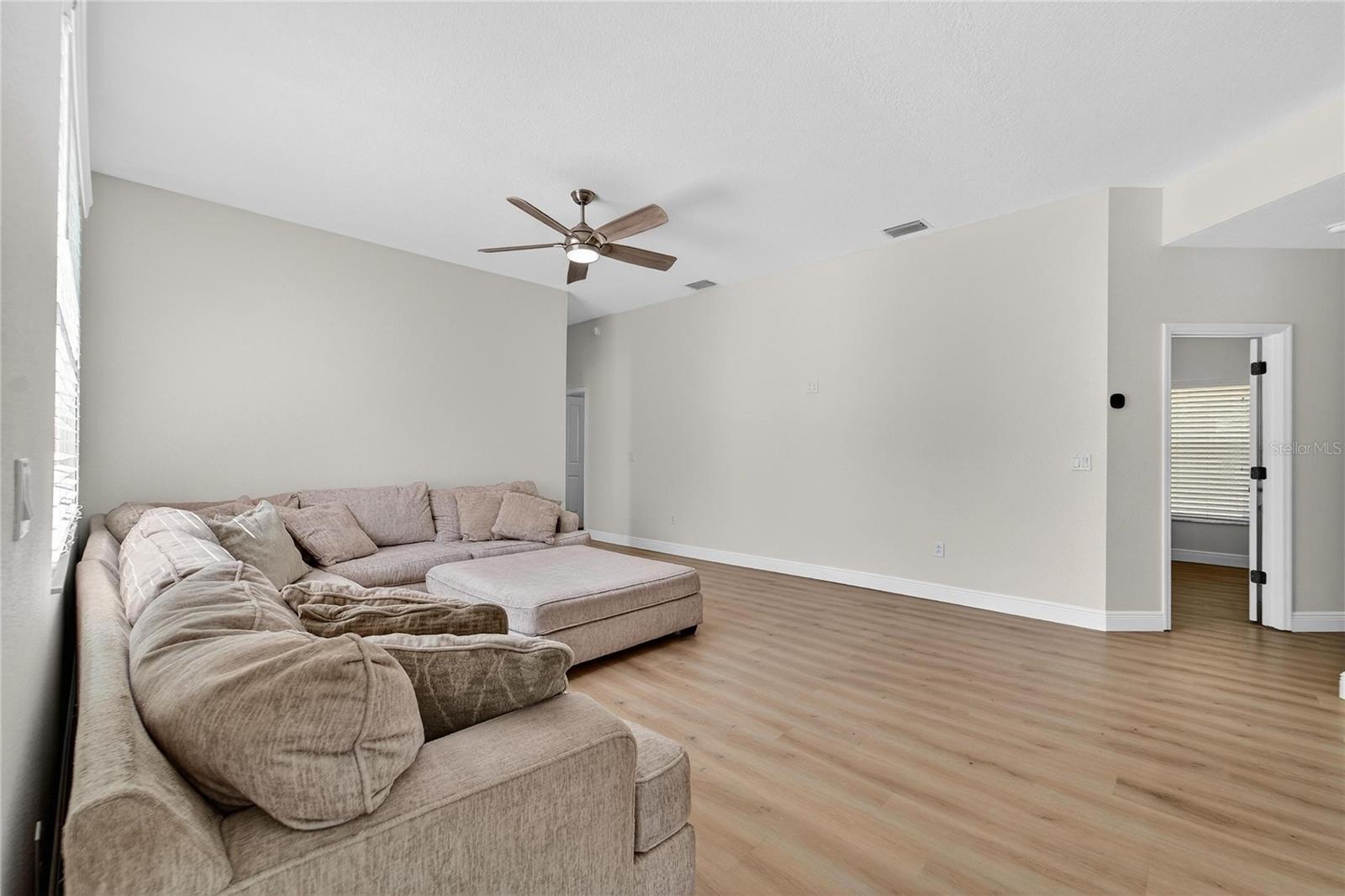 Listing photo id 69 for 5608 Osprey Park Place