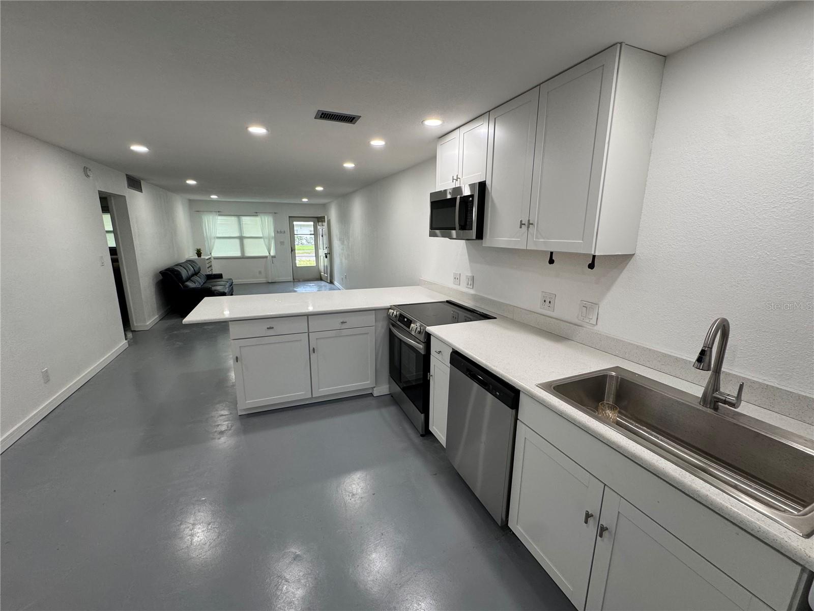 Details for 5720 13th Avenue N 106b, ST PETERSBURG, FL 33710