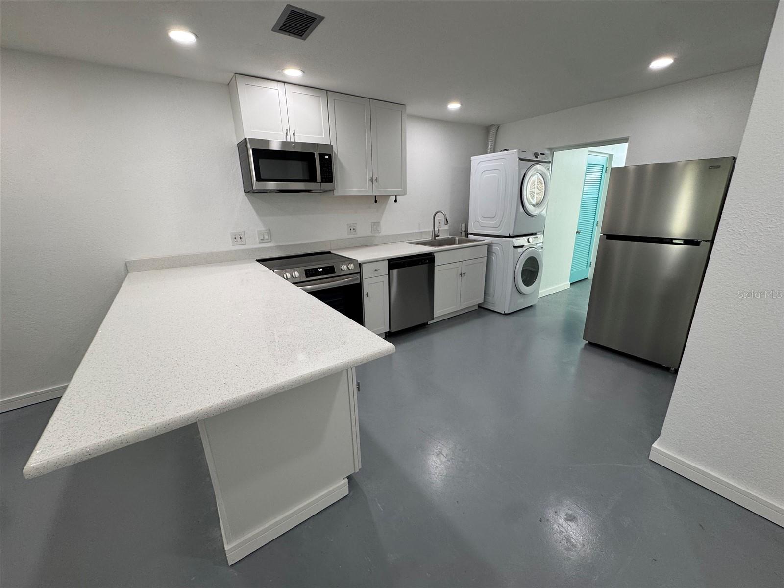 Image 3 of 28 For 5720 13th Avenue N 106b