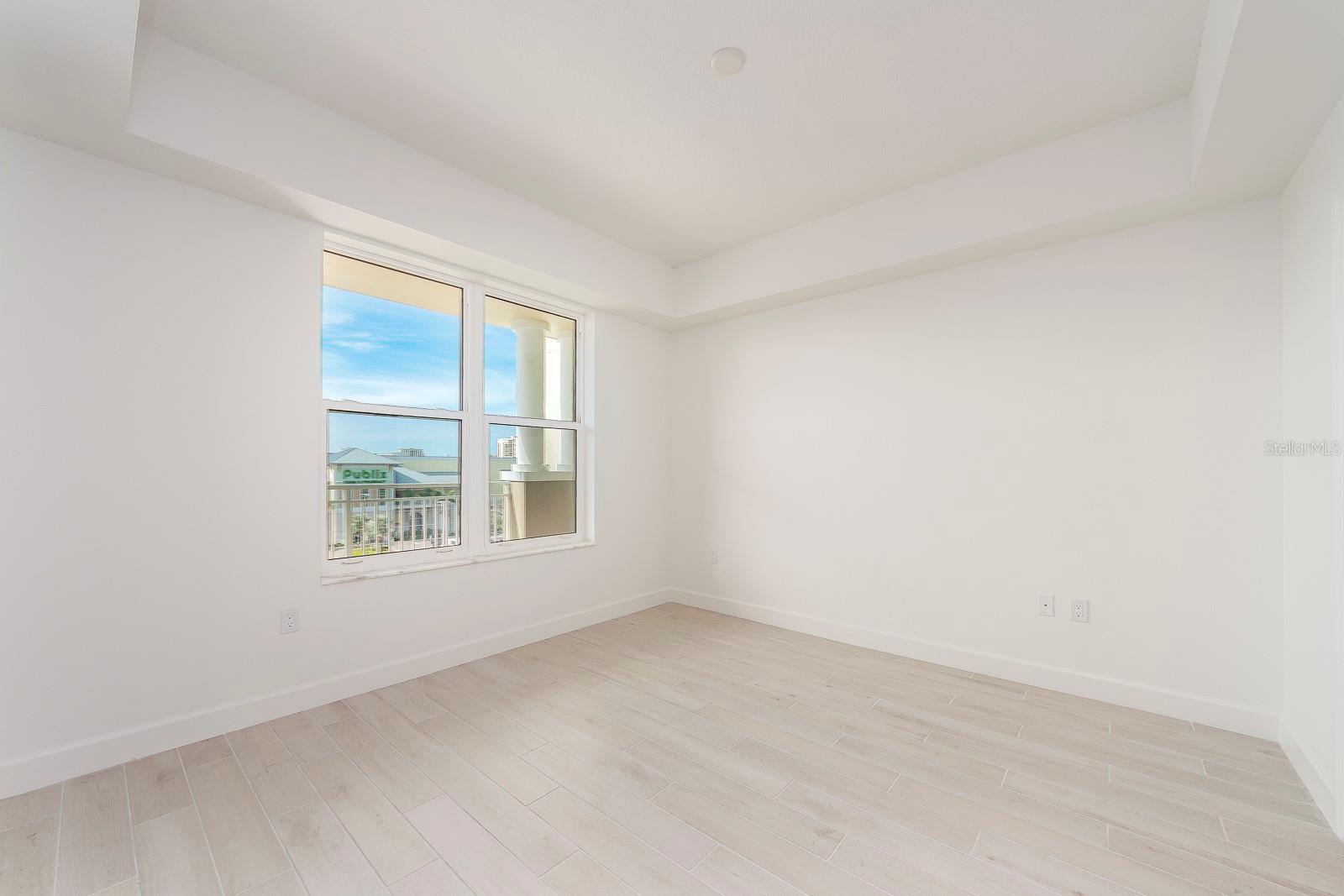 Image 21 of 30 For 125 Island Way 504