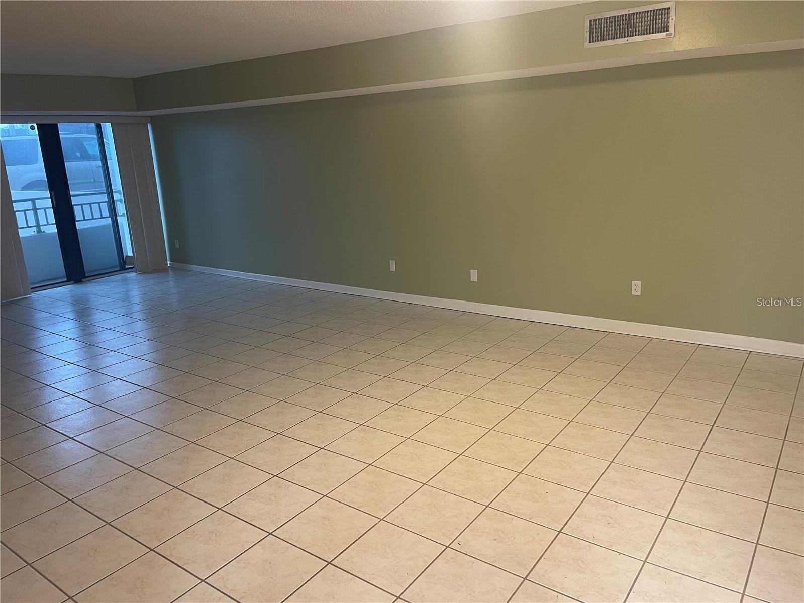 Image 10 of 32 For 851 Bayway Boulevard 103