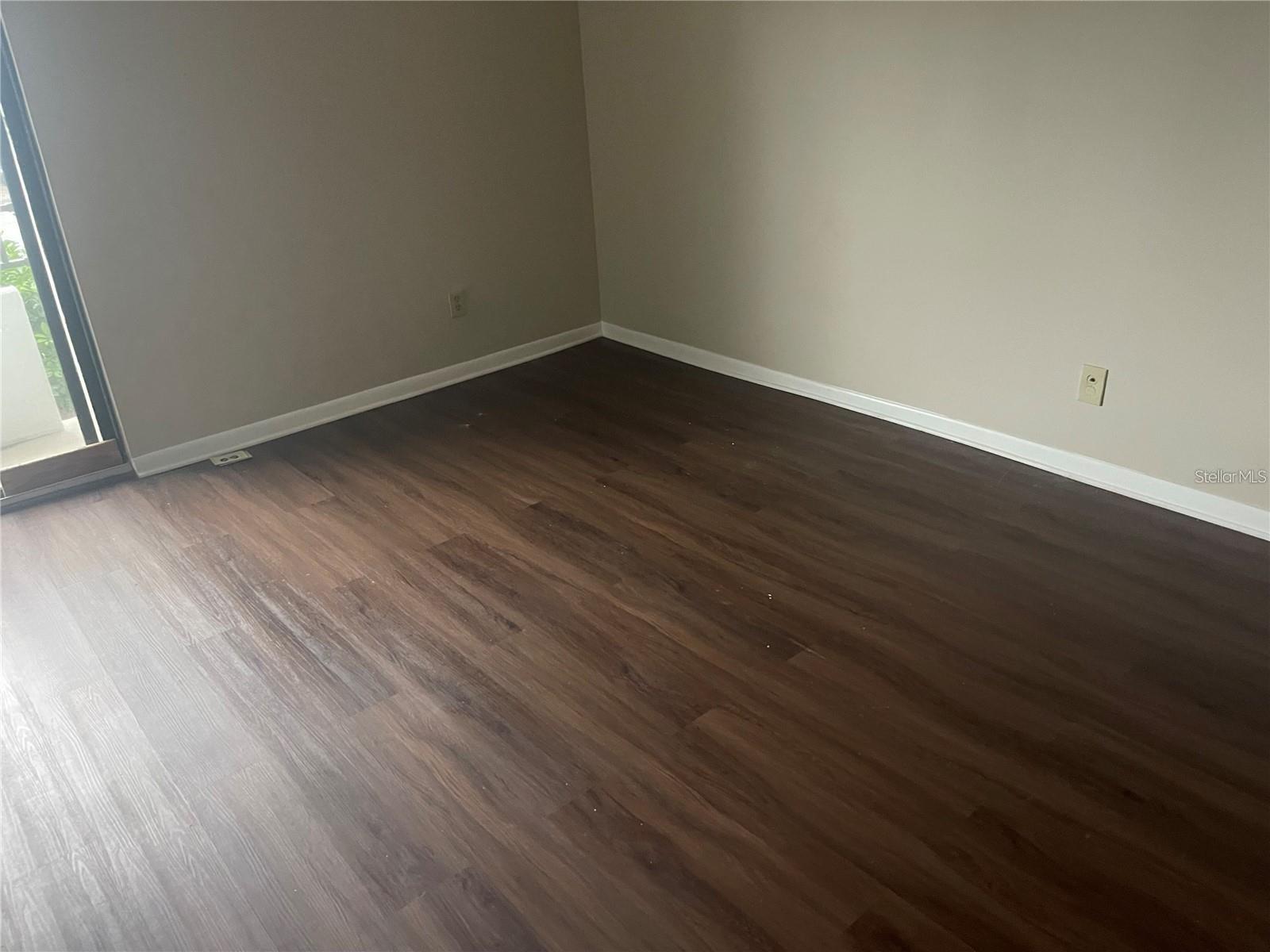 Image 20 of 32 For 851 Bayway Boulevard 103