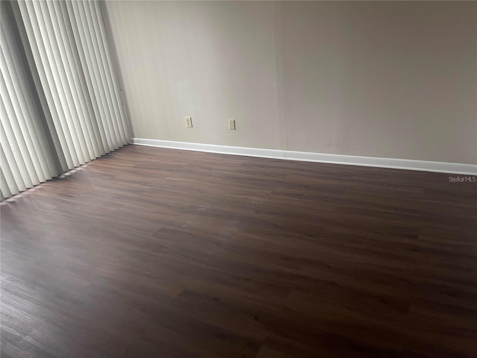 Image 21 of 32 For 851 Bayway Boulevard 103