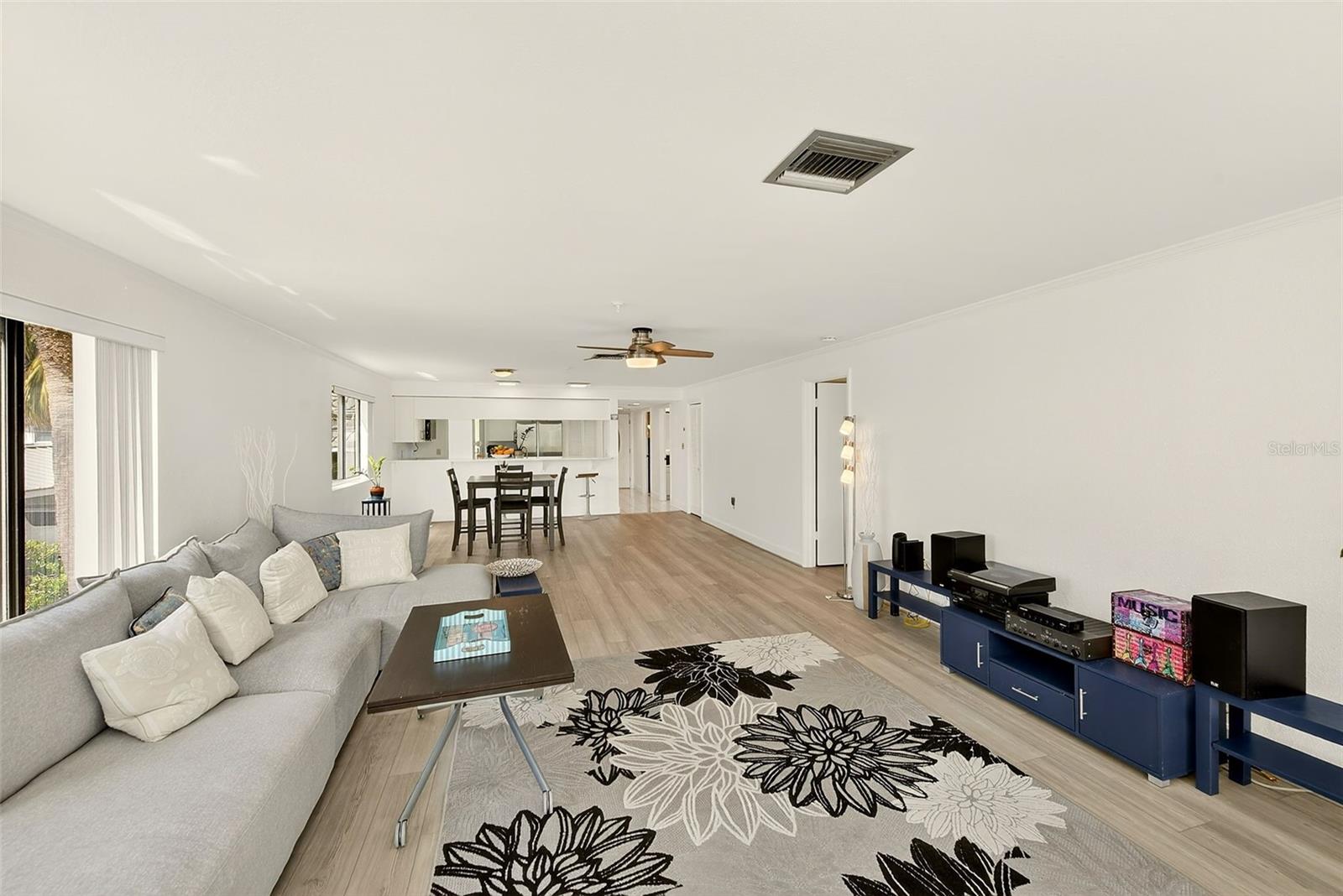 Listing photo id 10 for 74 Gulf Boulevard 1b