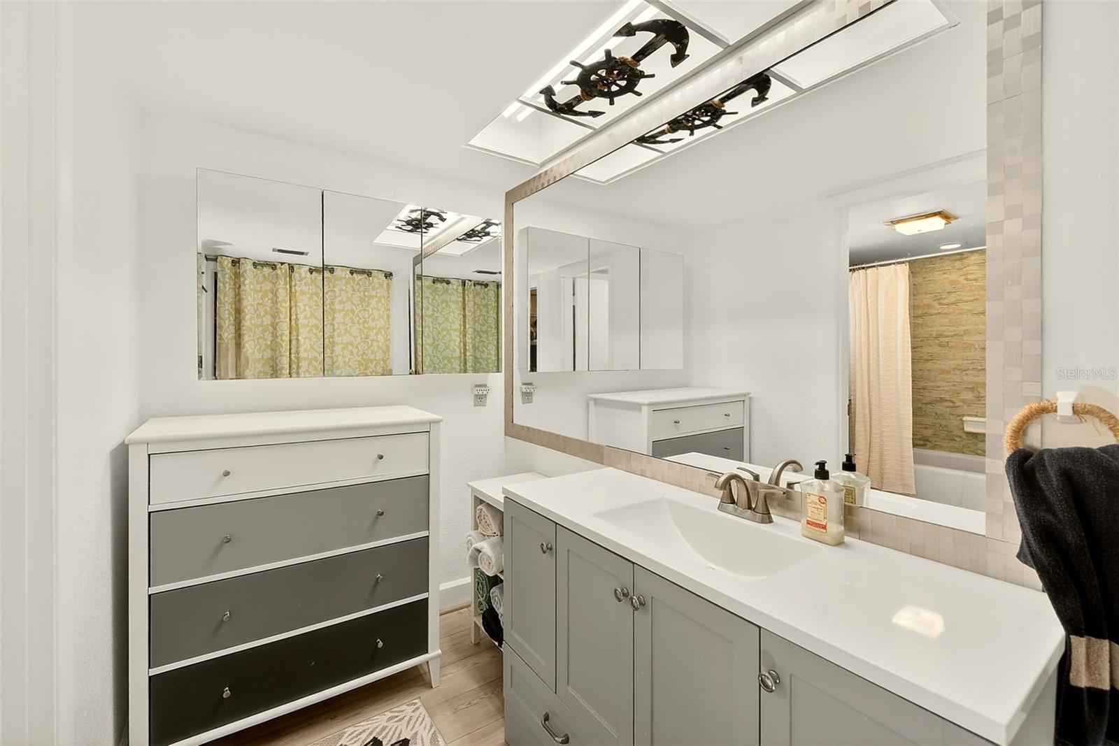 Listing photo id 25 for 74 Gulf Boulevard 1b