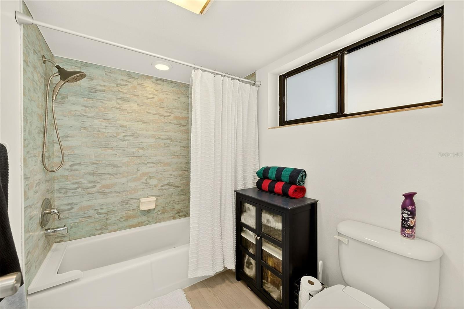 Listing photo id 26 for 74 Gulf Boulevard 1b