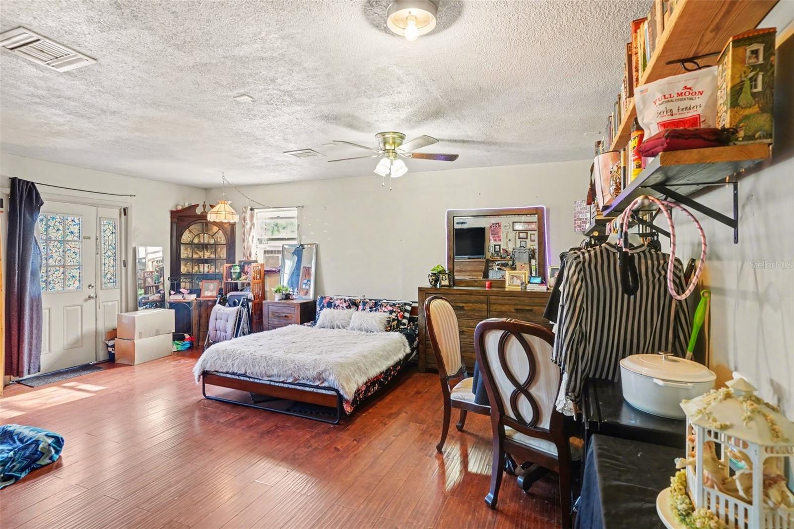 Image 21 of 31 For 11207 Creekview Drive