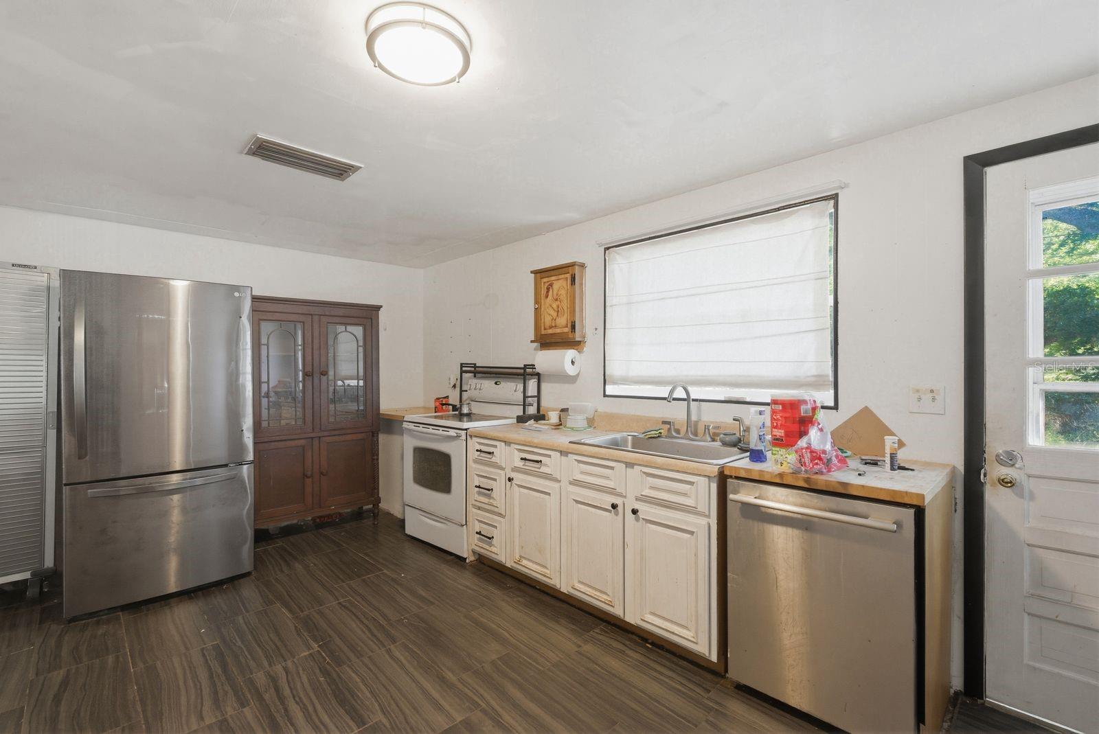 Image 10 of 23 For 985 Cedarwood Avenue