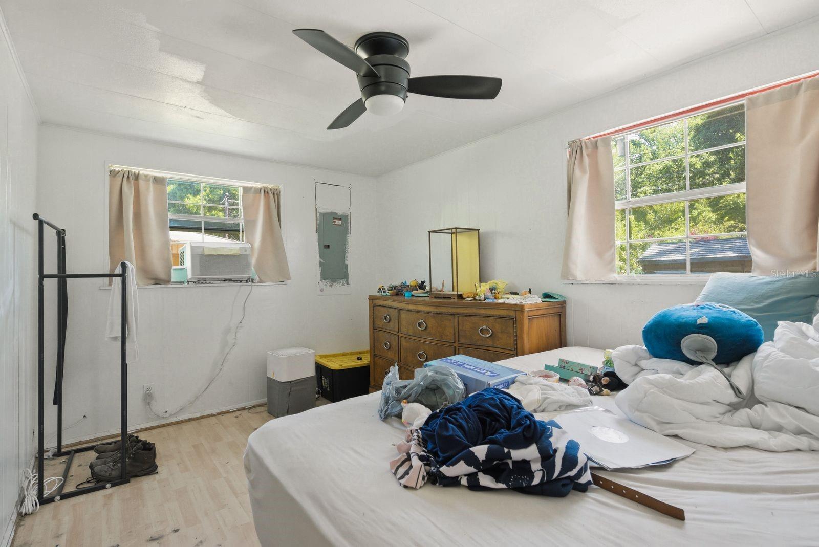 Image 12 of 23 For 985 Cedarwood Avenue