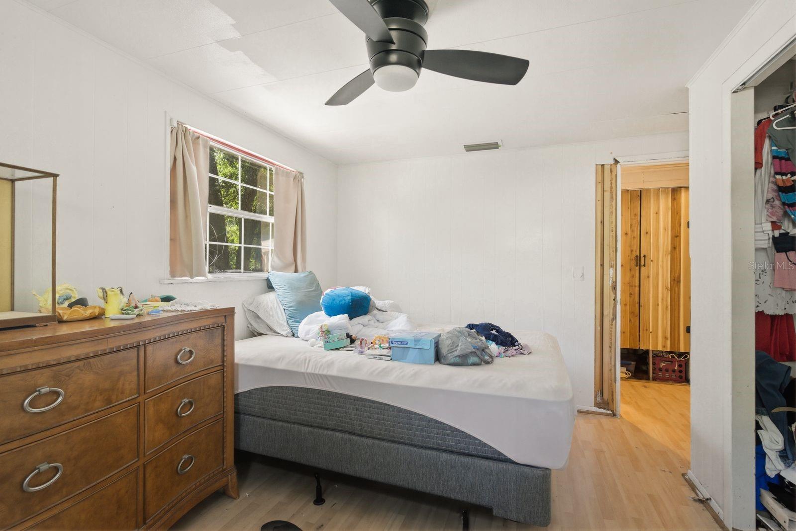 Image 13 of 23 For 985 Cedarwood Avenue